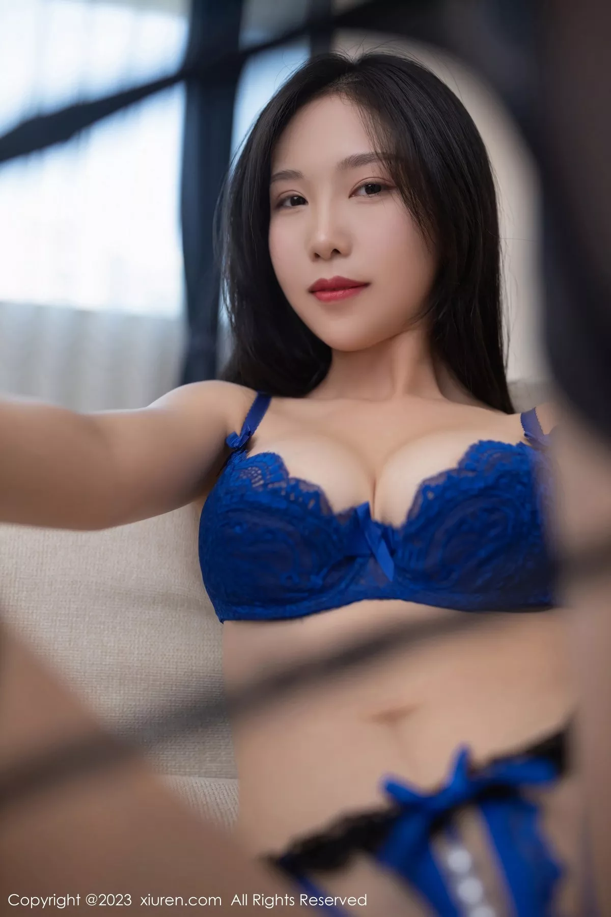 秀人集.com_[XiuRen秀人网]No.6345_模特利世醉酒主题性感蓝T配黑皮裙露蓝色蕾丝内衣惹火诱惑写真83P