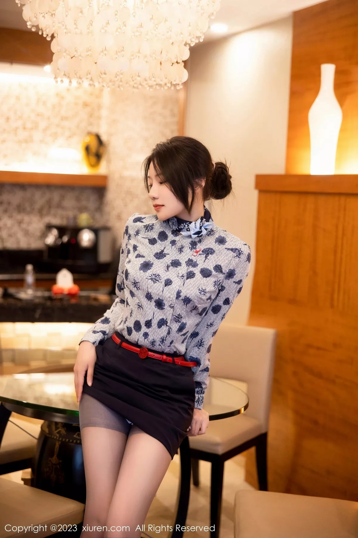 秀人集.com_[XiuRen秀人网]No.6338_新人模特王楚璇脱空姐制服露黑色蕾丝内衣配超薄灰丝诱惑写真56P