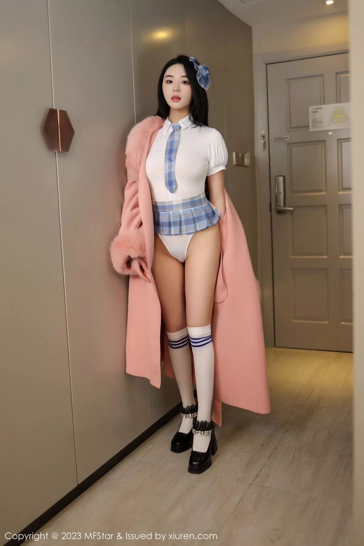 秀人集.com_[MFStar模范学院]Vol.591_新人模特汐汐爱吃草莓性感白T配格子短裙秀丰腴身材诱惑写真81P