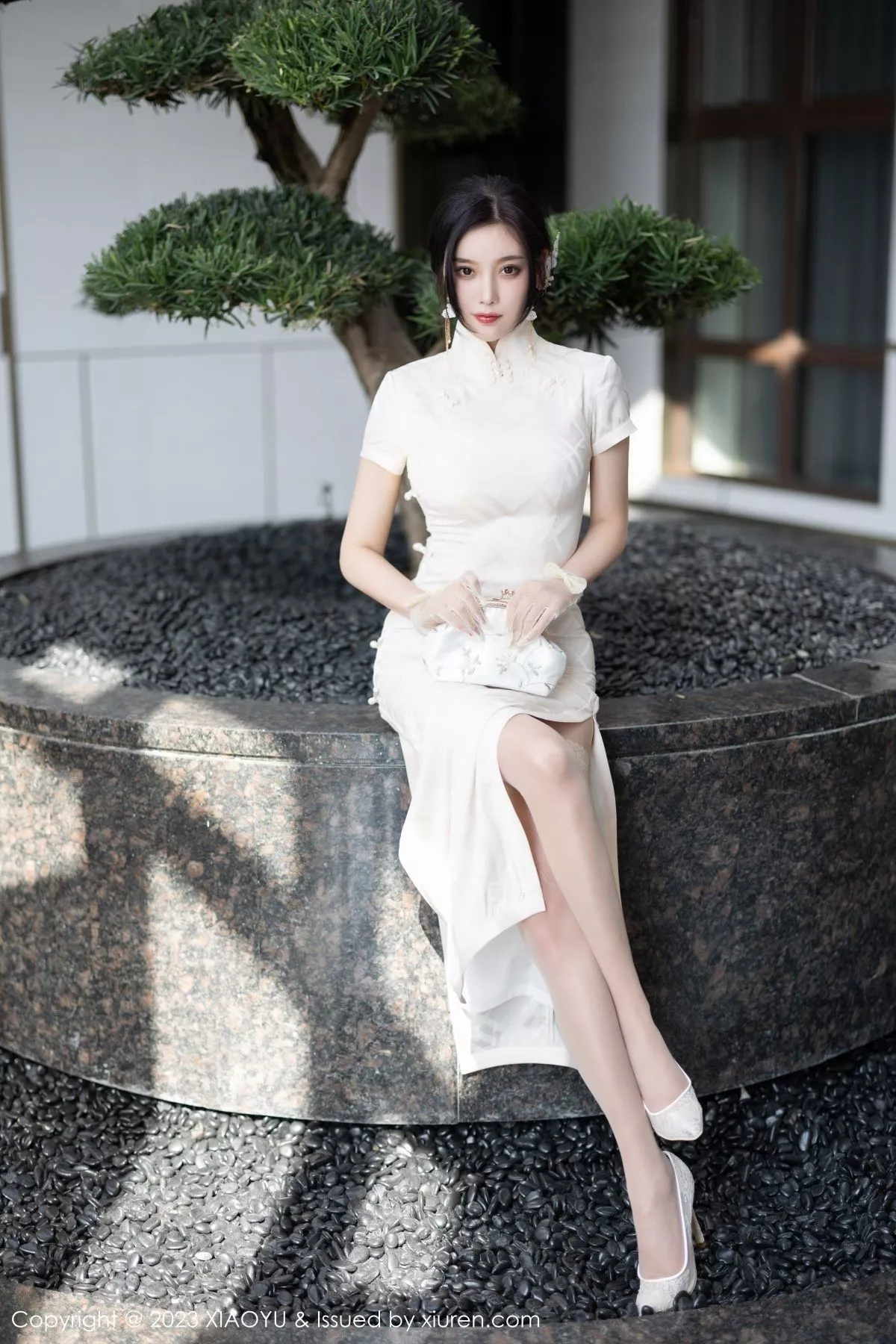 秀人集.com_[XiaoYu画语界]Vol.978_女神杨晨晨Yome性感白色典雅旗袍配白丝袜秀丰腴身材诱惑写真85P