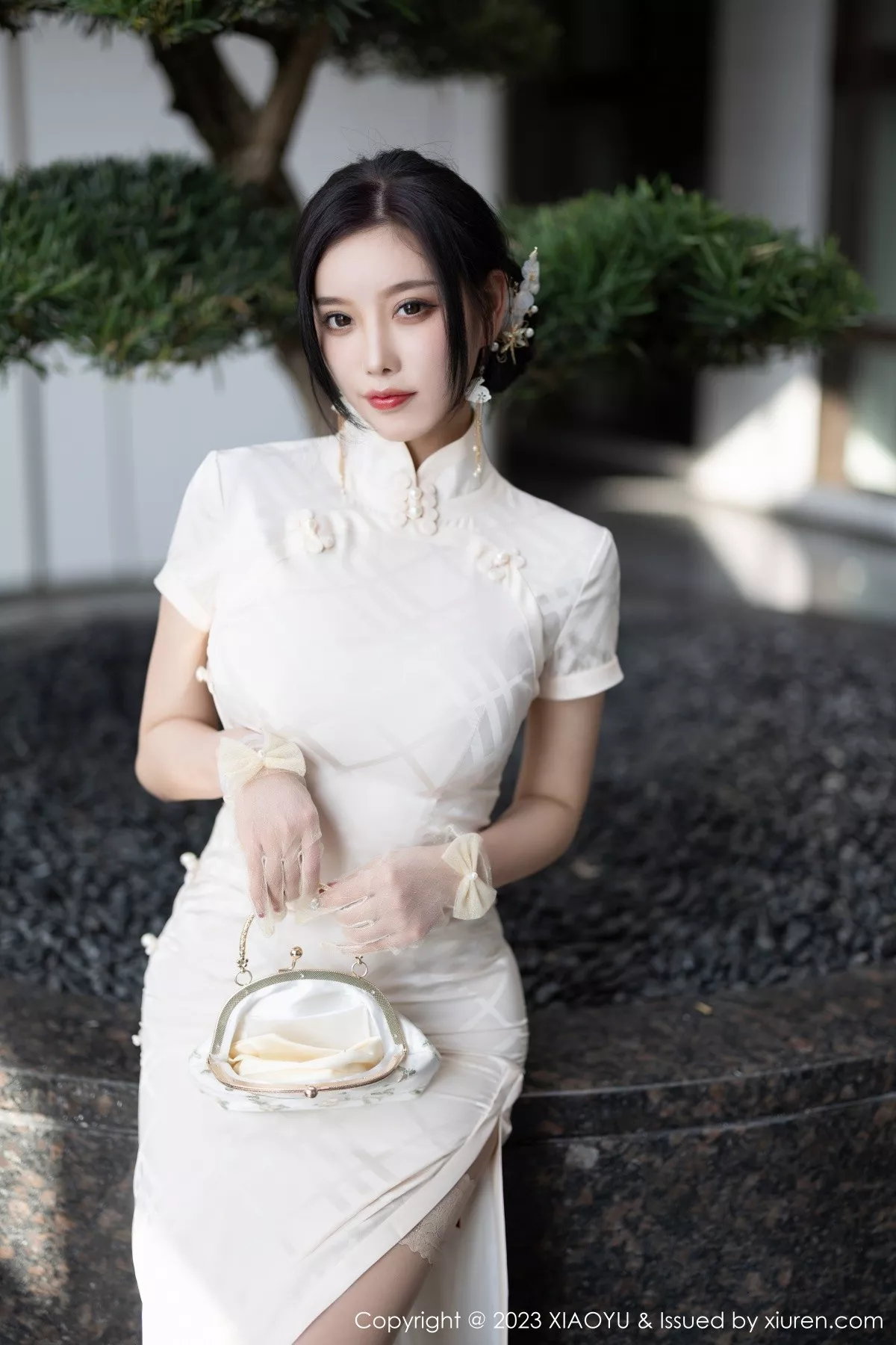 秀人集.com_[XiaoYu画语界]Vol.978_女神杨晨晨Yome性感白色典雅旗袍配白丝袜秀丰腴身材诱惑写真85P