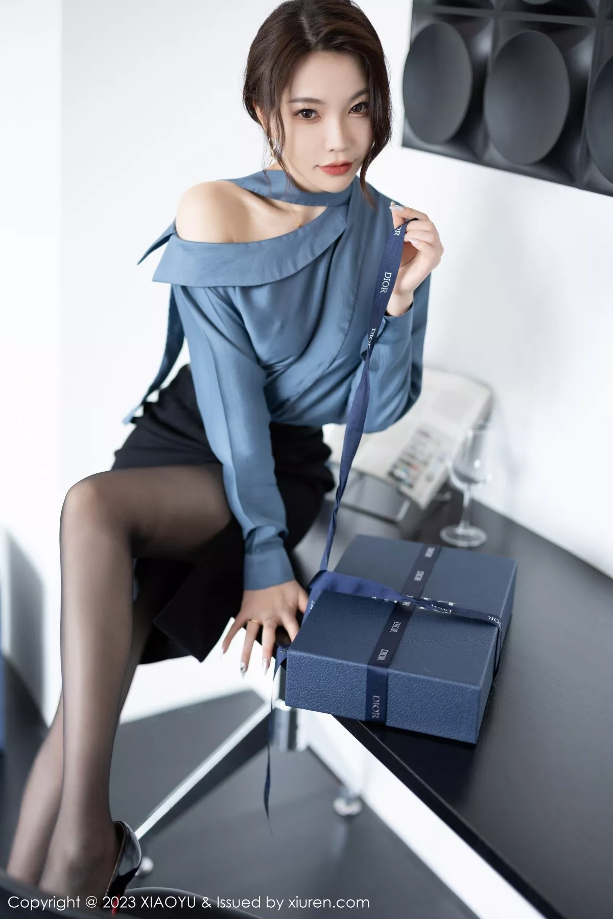 秀人集.com_[XiaoYu画语界]Vol.979_女神徐莉芝Booty脱制服露性感黑色蕾丝内衣配超薄黑丝诱惑写真86P