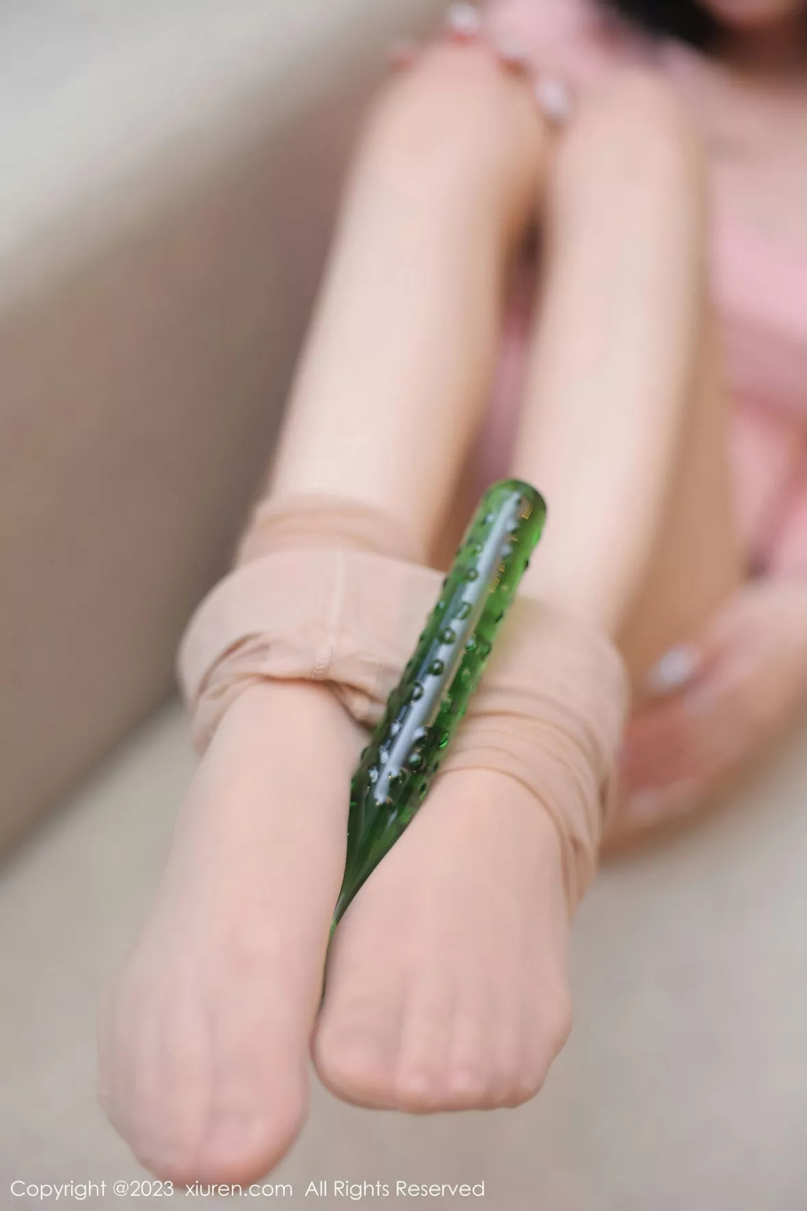 秀人集.com_[XiuRen秀人网]No.6367_模特谢小蒽性感粉色上衣配白短裙露超薄无内肉丝撩人诱惑写真91P