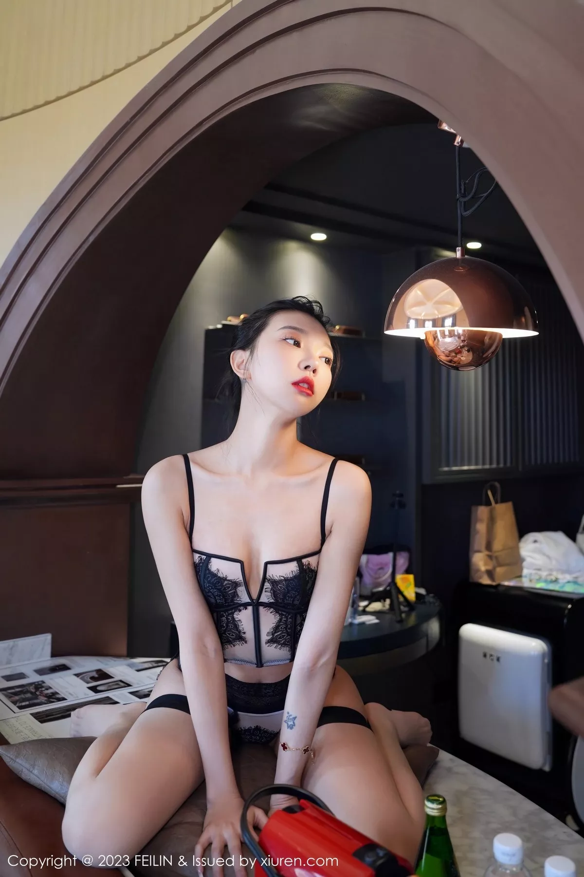 秀人集.com_[FeiLin嗲囡囡]VOL.465_女神冯木木LRIS性感黑色情趣内衣配黑丝吊袜秀完美身材诱惑写真92P