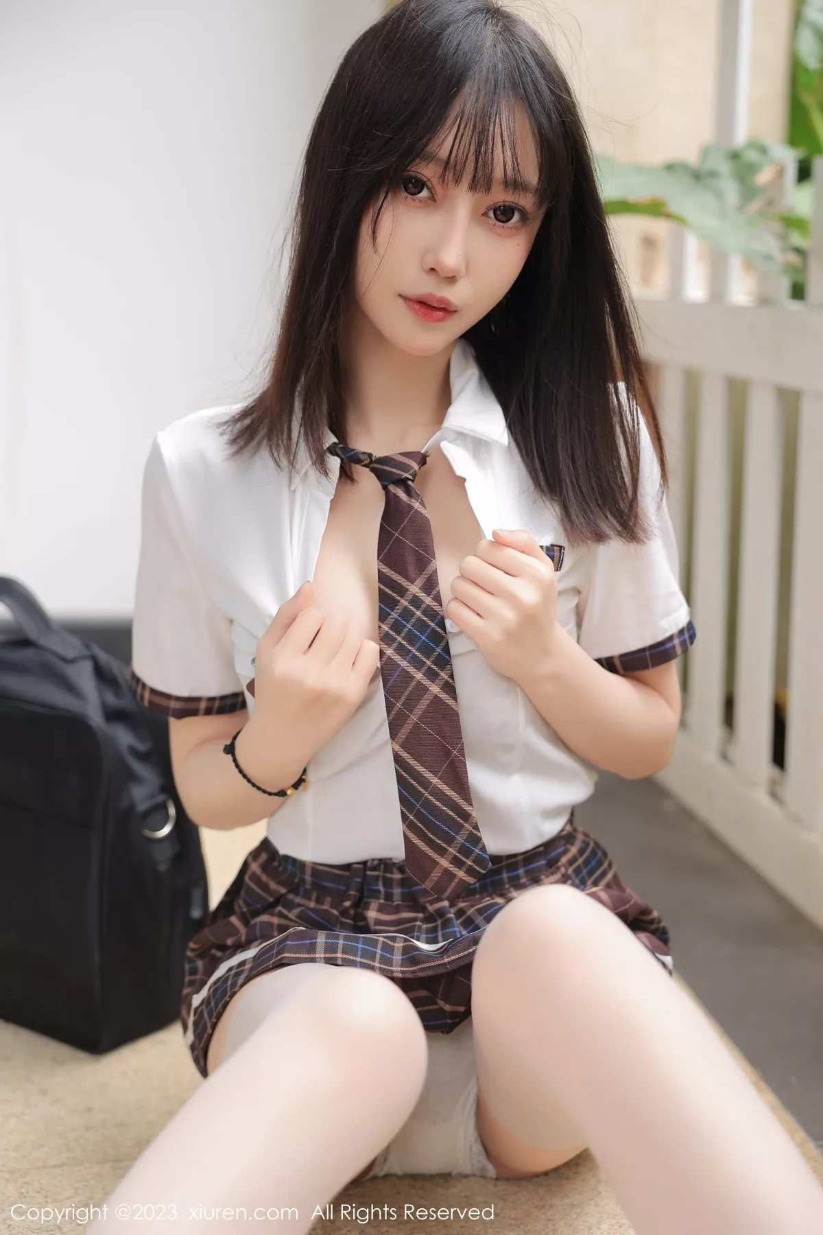 秀人集.com_[XiuRen秀人网]No.6292_模特玥儿玥er性感学妹制服半脱露豹纹内衣秀完美身材诱惑写真67P