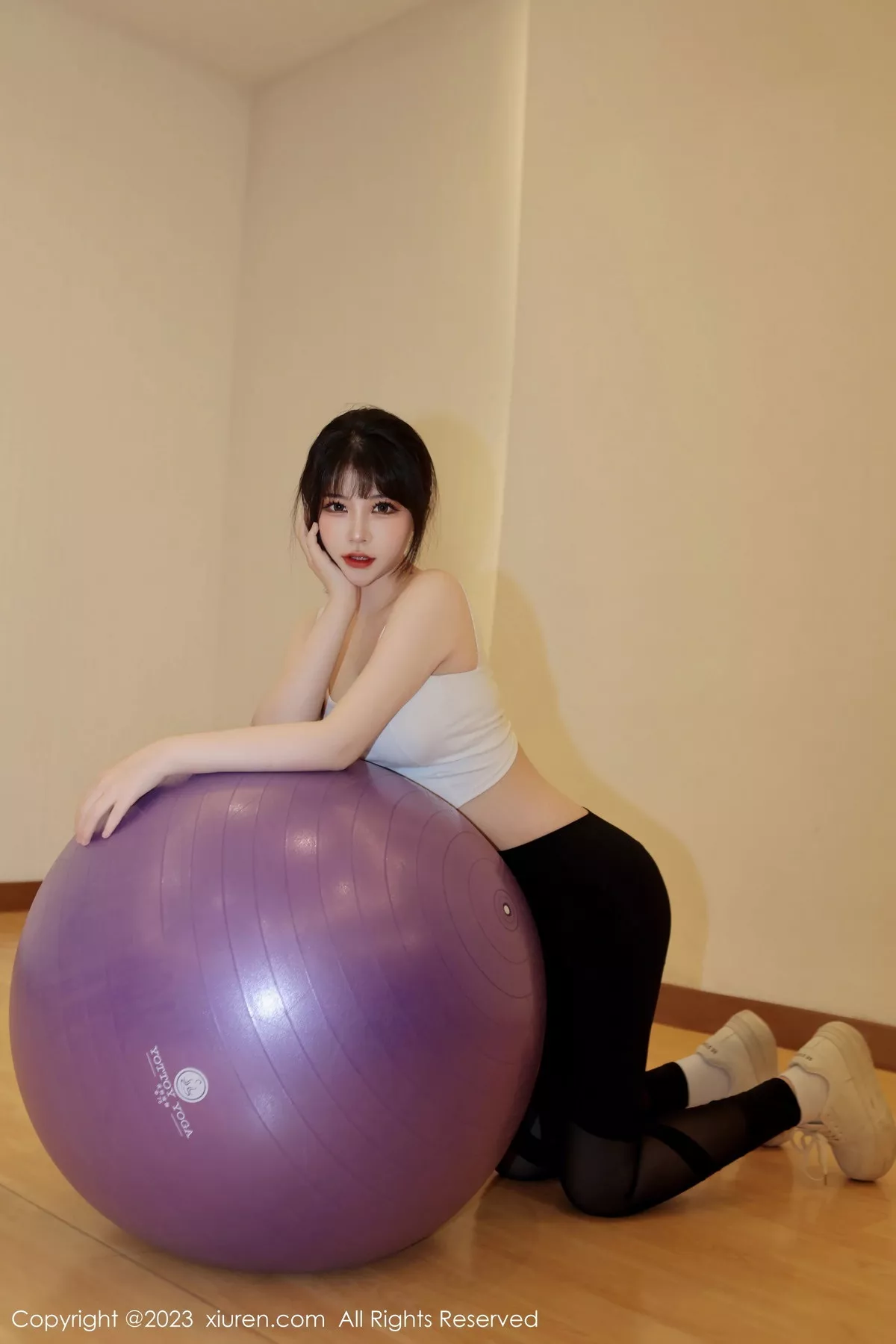 秀人集.com_[XiuRen秀人网]No.6289_模特桃桃子白色短款上衣配瑜伽裤半脱露性感内衣完美诱惑写真80P