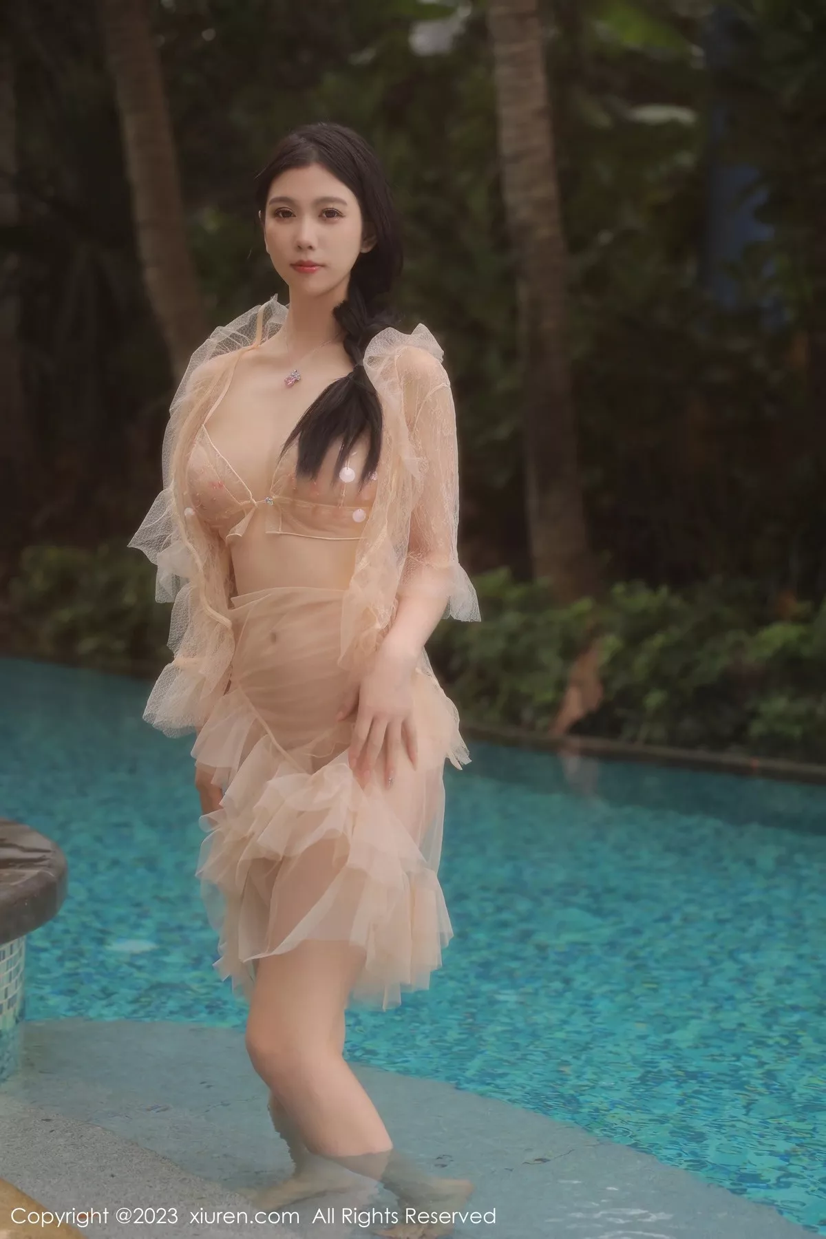 秀人集.com_[XiuRen秀人网]No.6370_模特李雅柔泳池场景性感浅色薄透连衣长裙秀完美身材诱惑写真55P