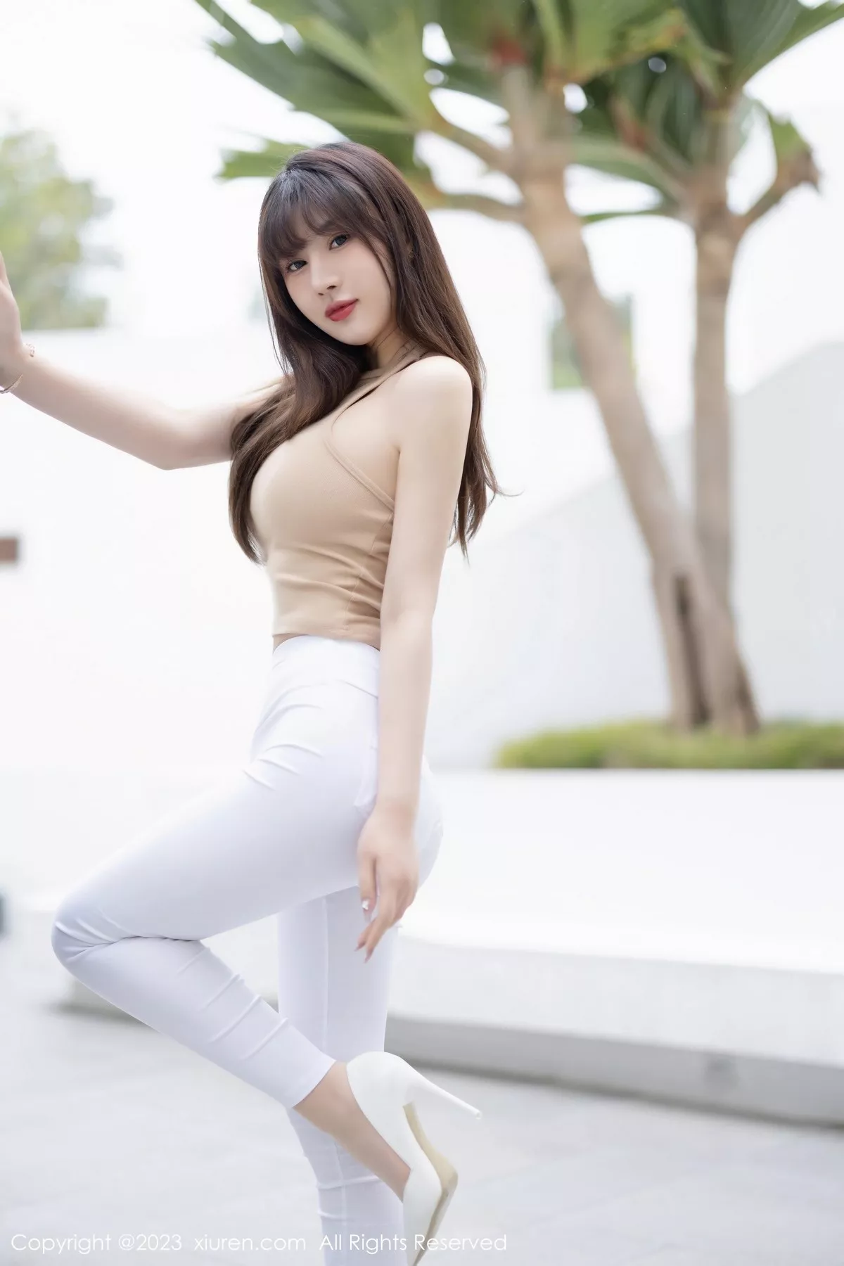 秀人集.com_[XiuRen秀人网]No.6388_模特张欣欣海南岛旅拍脱白色长裤露超薄无内肉丝撩人诱惑写真80P