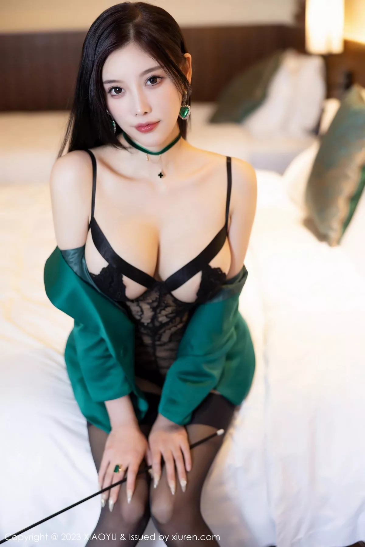 秀人集.com_[XiaoYu画语界]Vol.983_女神杨晨晨Yome脱墨绿色上衣露黑色蕾丝情趣内衣极致诱惑写真84P