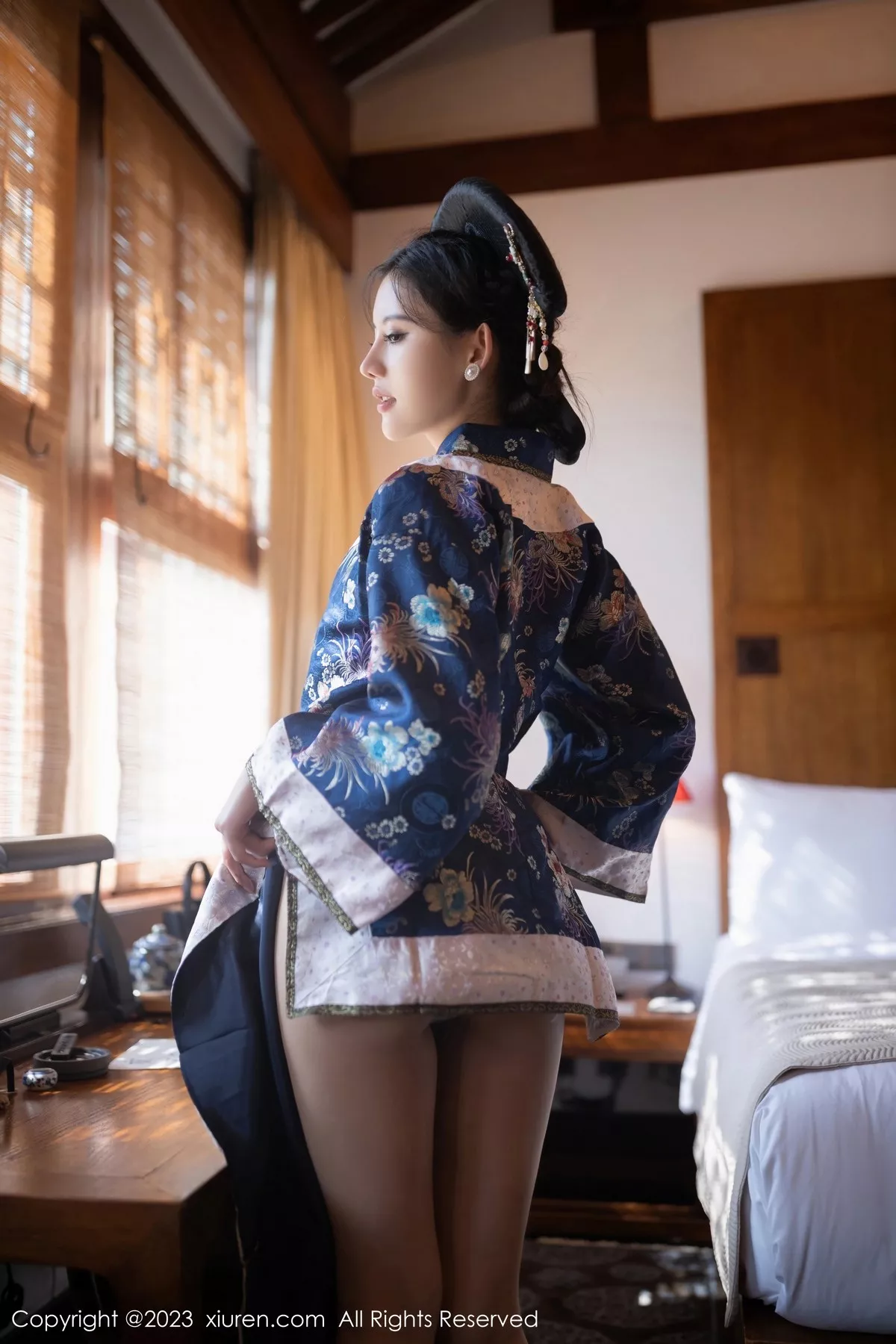 秀人集.com_[XiuRen秀人网]No.6398_模特就是阿朱啊脱宫廷古装露蓝色睡衣秀曼妙绝美身姿诱惑写真86P