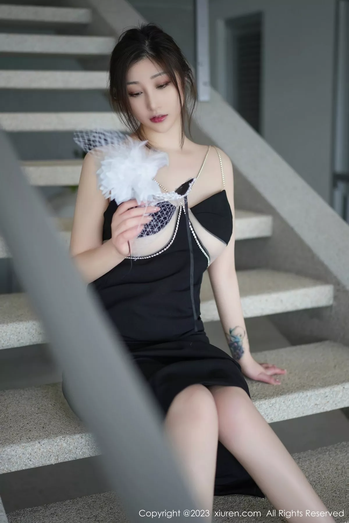 秀人集.com_[XiuRen秀人网]No.6396_女神妲己_Toxic多套服饰拍摄性感服饰秀雪峰美臀撩人诱惑写真65P