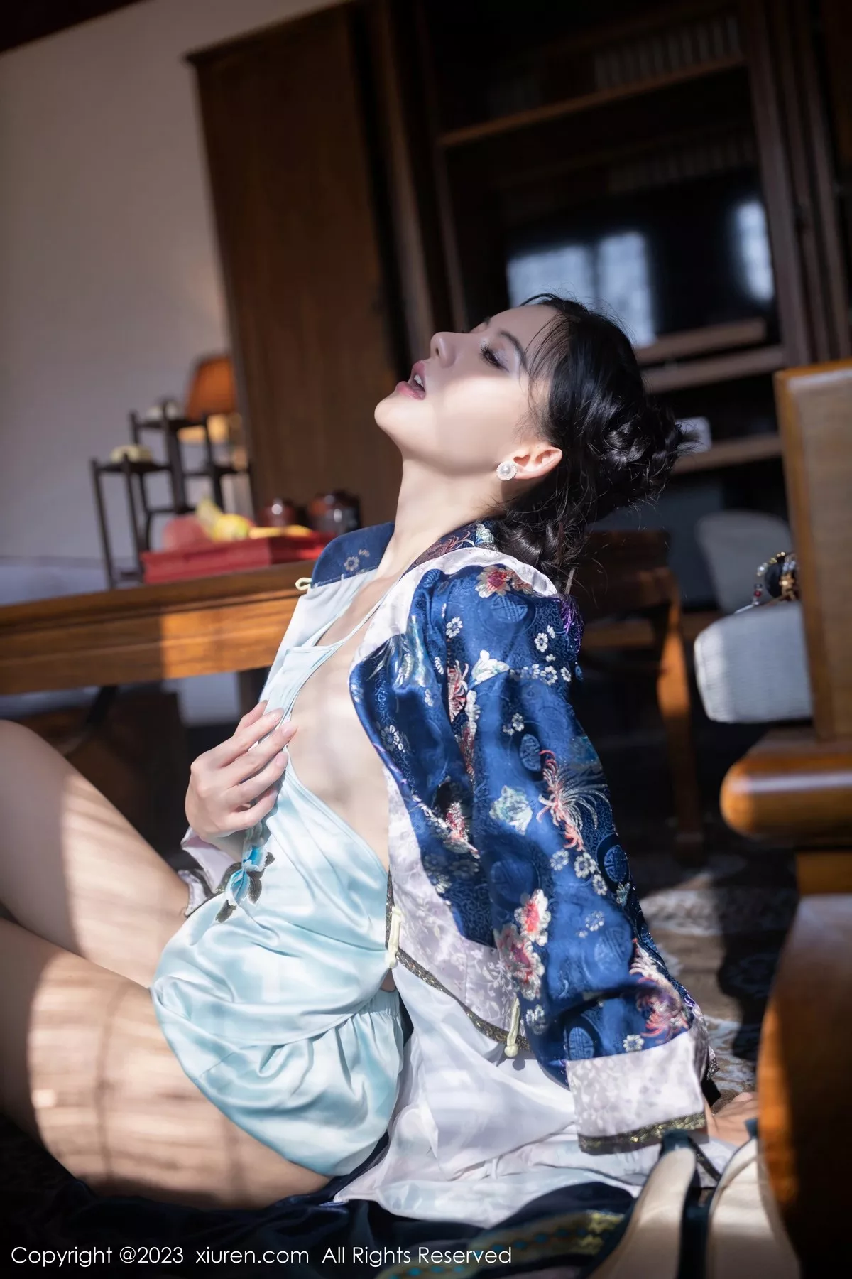 秀人集.com_[XiuRen秀人网]No.6398_模特就是阿朱啊脱宫廷古装露蓝色睡衣秀曼妙绝美身姿诱惑写真86P