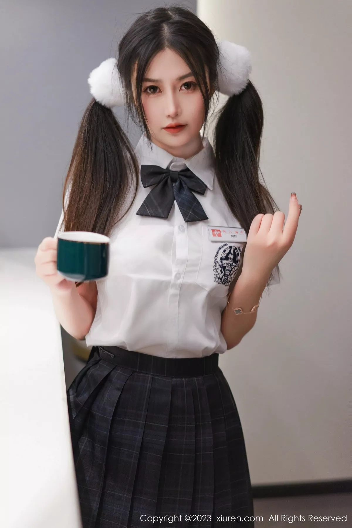 秀人集.com_[XiuRen秀人网]No.6397_模特laura阿姣泰国旅拍白色上衣配黑短裙露蕾丝边内衣诱惑写真81P