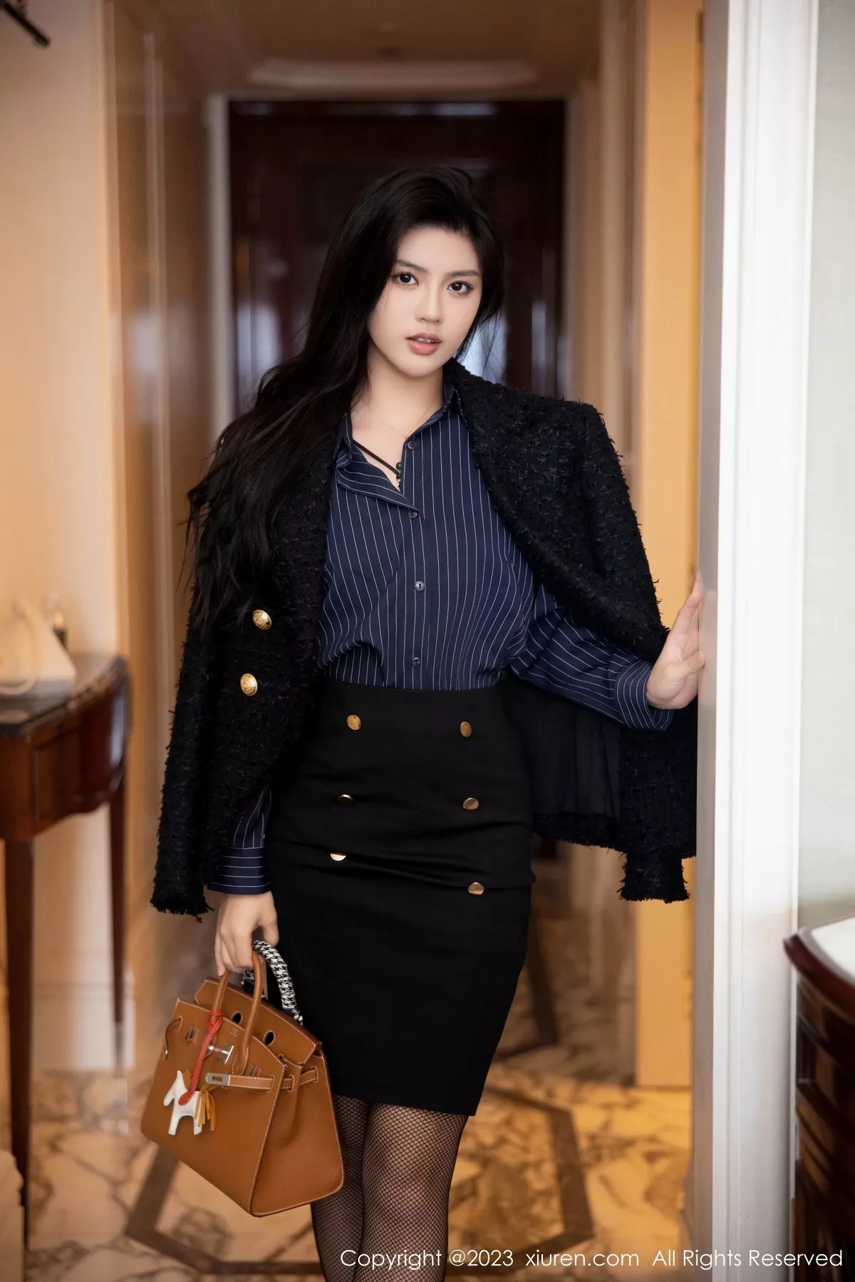 秀人集.com_[XiuRen秀人网]No.6391_模特浅浅Danny半脱深蓝色条纹T恤露黑色蕾丝内衣完美诱惑写真80P