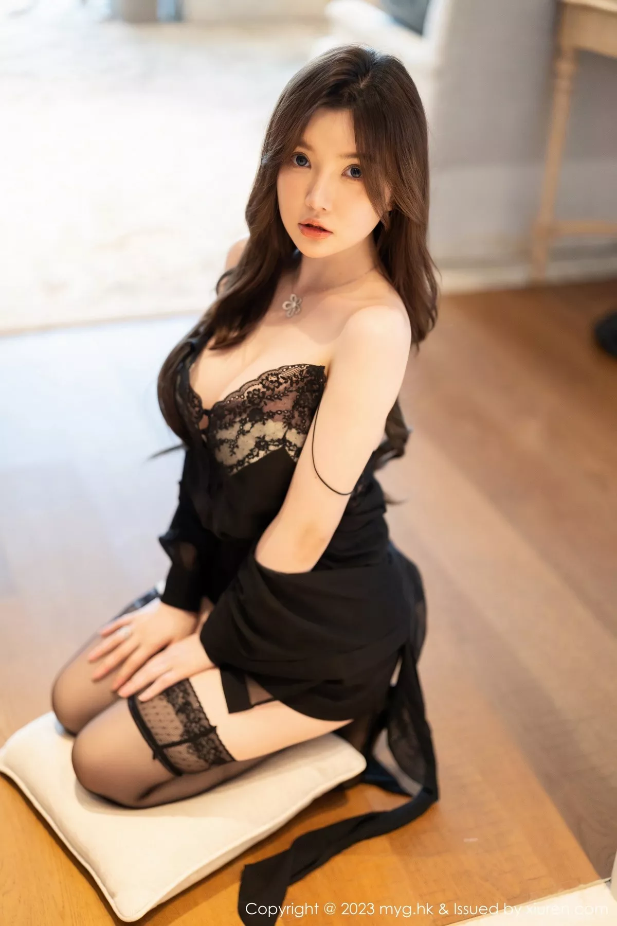 秀人集.com_[MyGirl美媛馆]Vol.649_模特糯美子MINIbabe性感黑色蕾丝内衣配黑色蕾丝吊袜魅惑写真62P