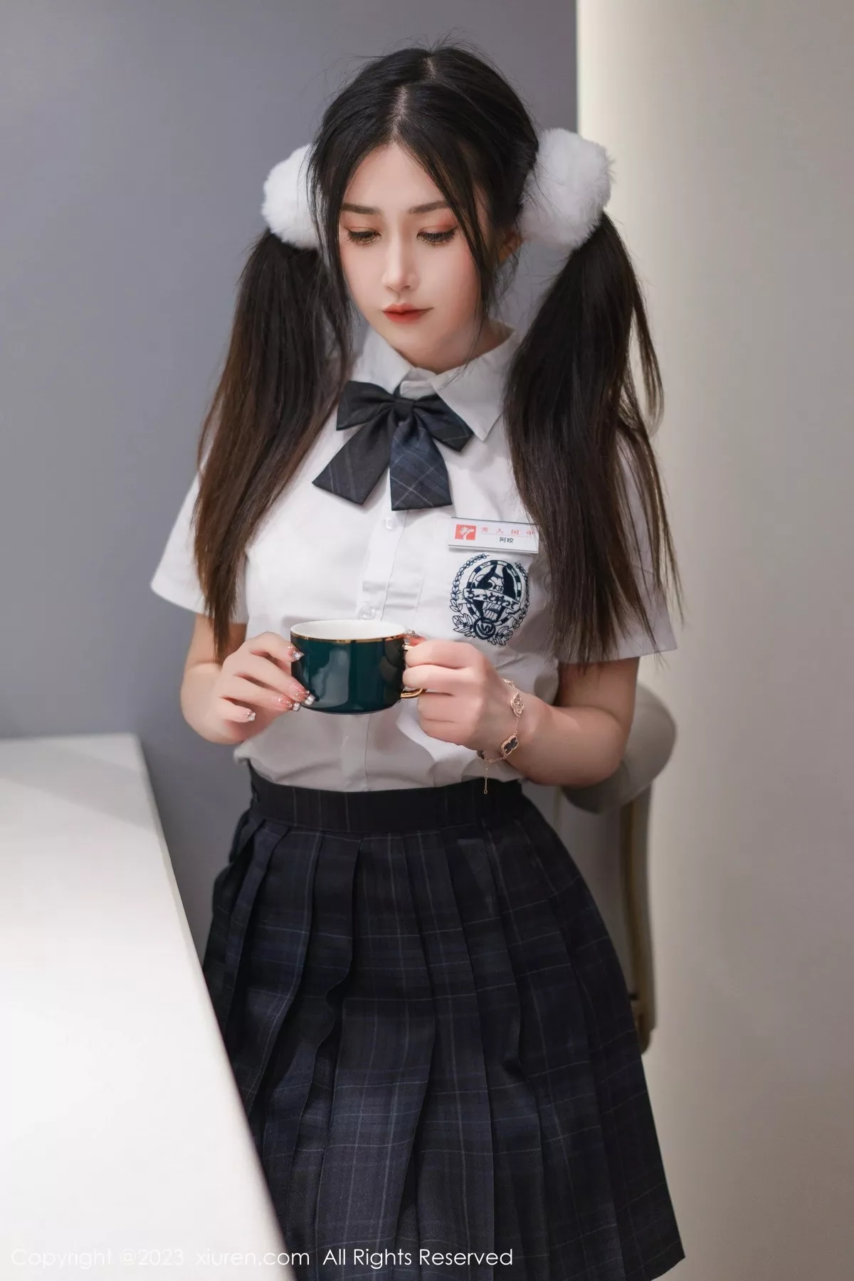 秀人集.com_[XiuRen秀人网]No.6397_模特laura阿姣泰国旅拍白色上衣配黑短裙露蕾丝边内衣诱惑写真81P