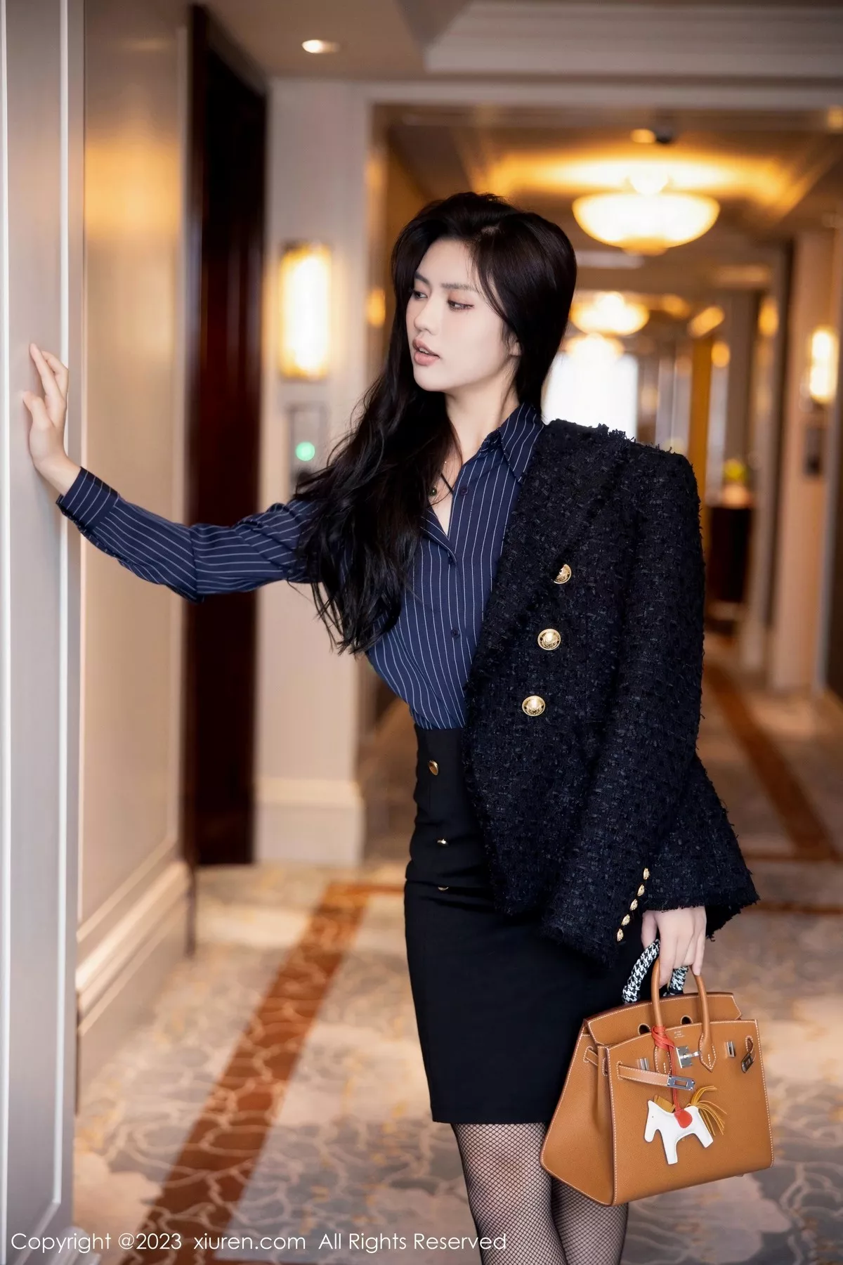 秀人集.com_[XiuRen秀人网]No.6391_模特浅浅Danny半脱深蓝色条纹T恤露黑色蕾丝内衣完美诱惑写真80P