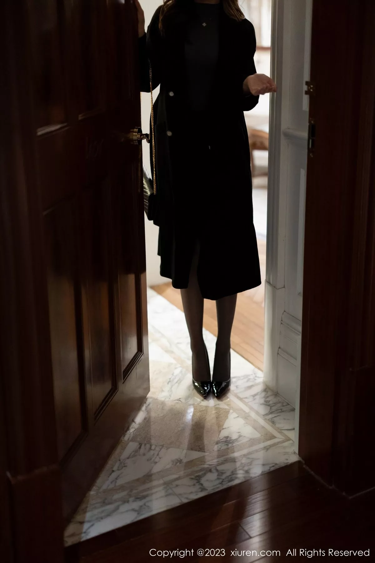 秀人集.com_[XiuRen秀人网]No.6395_女神绮里嘉ula深灰色收身上衣配黑短裙露性感灰色内衣诱惑写真79P