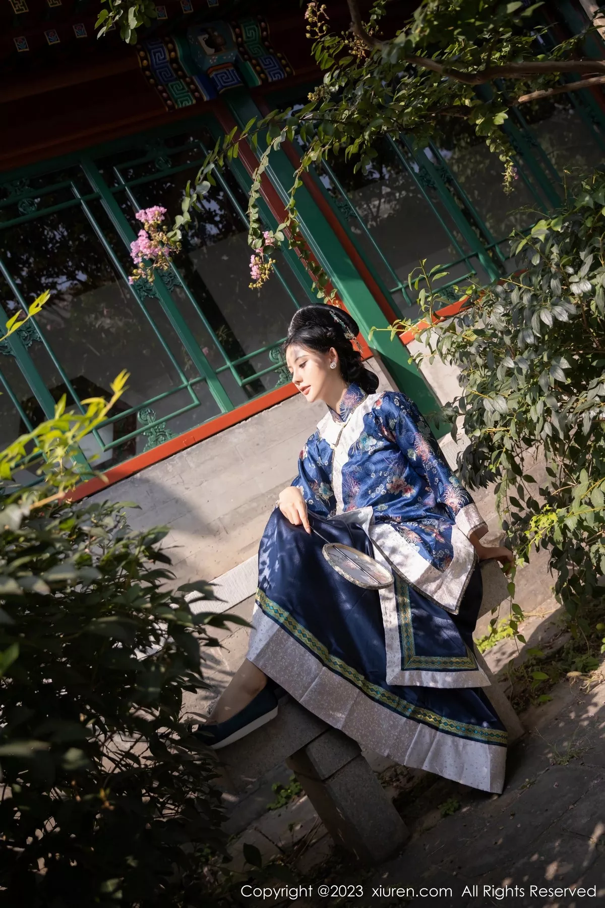 秀人集.com_[XiuRen秀人网]No.6398_模特就是阿朱啊脱宫廷古装露蓝色睡衣秀曼妙绝美身姿诱惑写真86P