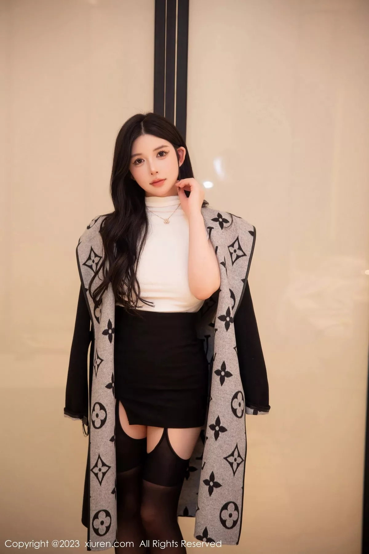 秀人集.com_[XiuRen秀人网]No.6394_模特林珊珊白色轻透上衣配黑短裙魅惑黑丝秀曼妙身姿迷人写真103P