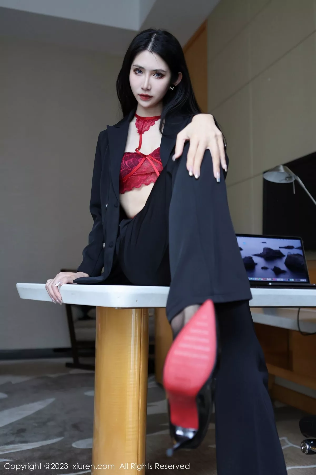 秀人集.com_[XiuRen秀人网]No.6402_新人依娜Yina脱深色西服露红色蕾丝内衣秀曼妙身姿诱惑写真112P