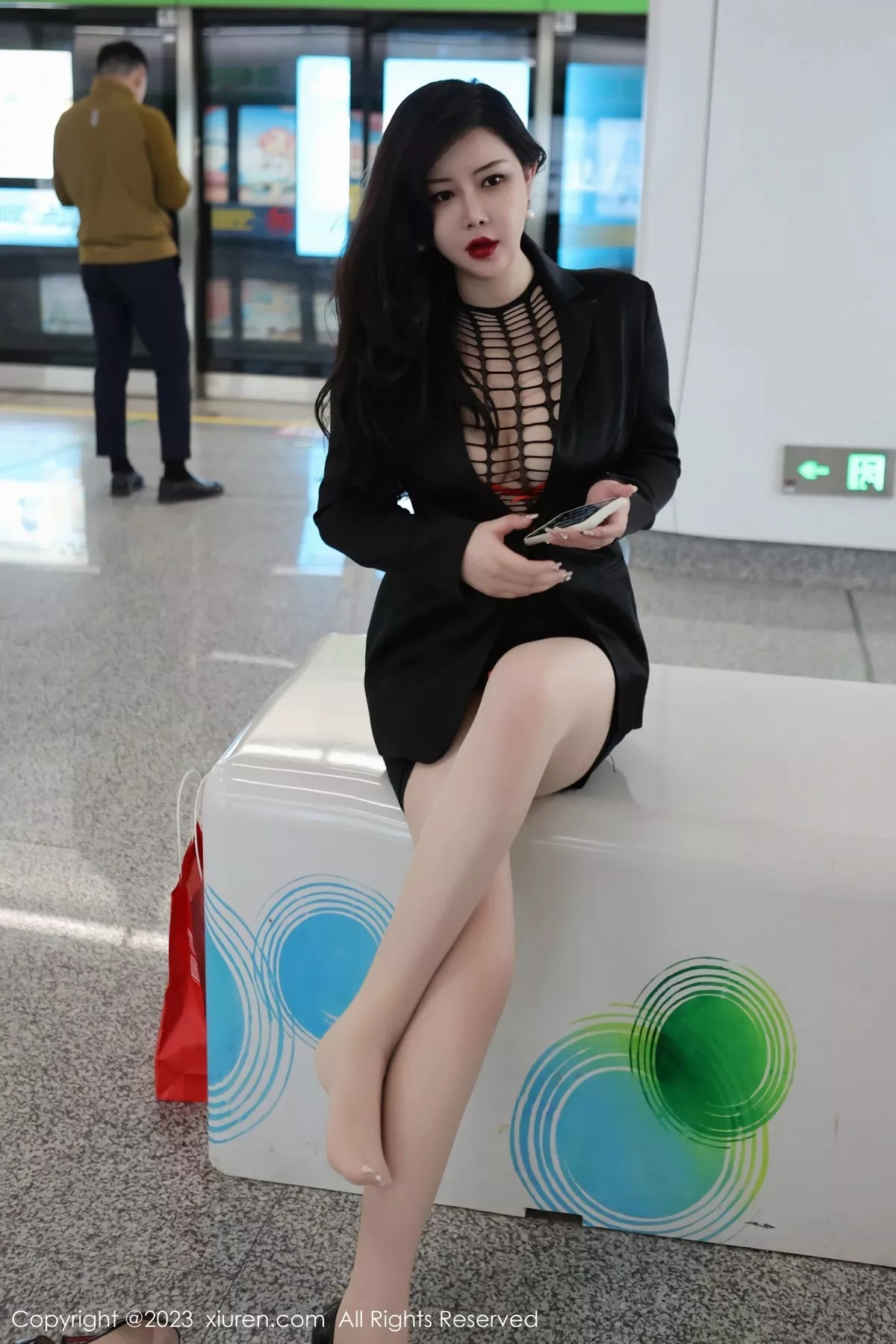 秀人集.com_[XiuRen秀人网]No.6421_模特王婉悠Queen性感浅黑色OL服露红色情趣内衣丰满诱惑写真93P