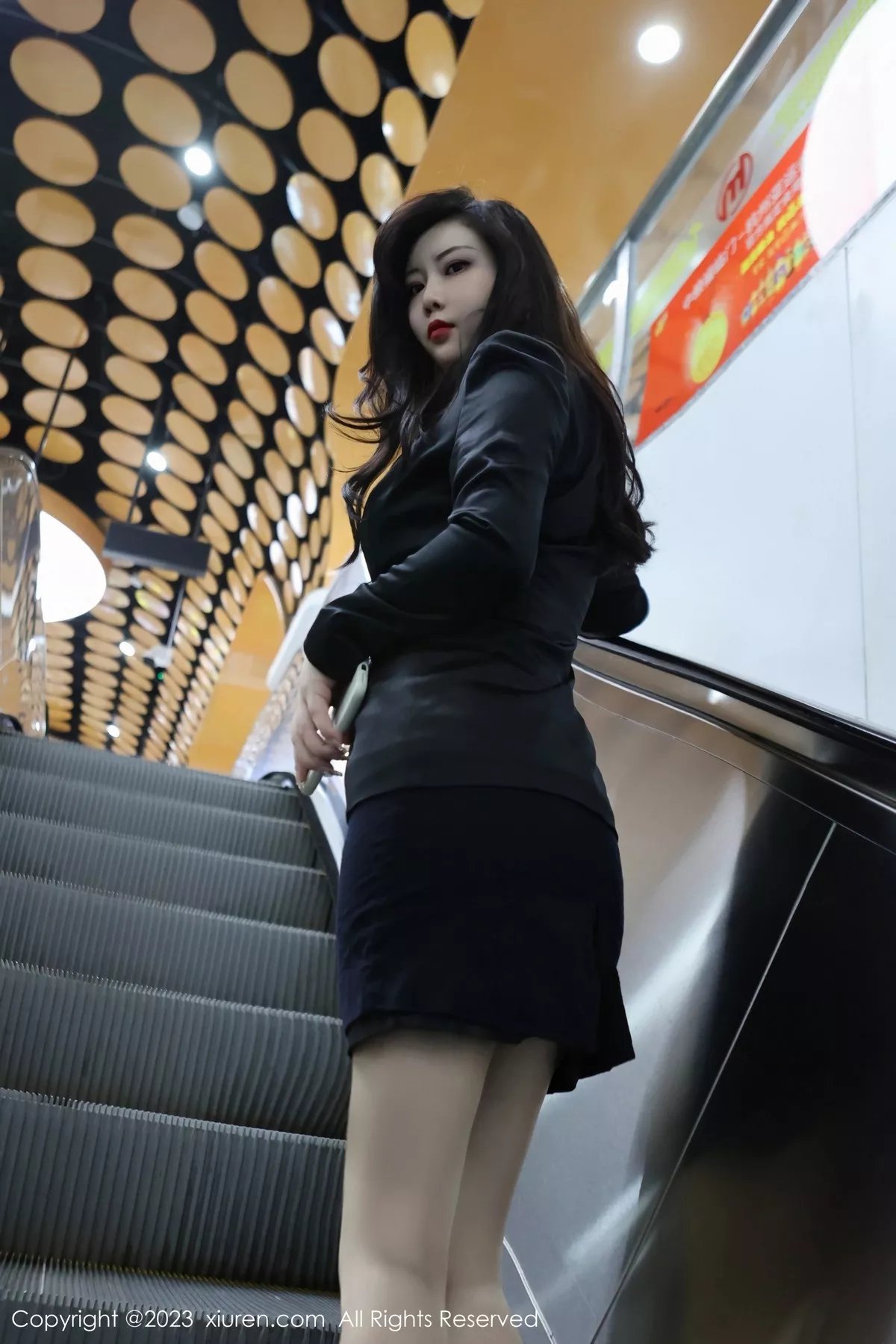 秀人集.com_[XiuRen秀人网]No.6421_模特王婉悠Queen性感浅黑色OL服露红色情趣内衣丰满诱惑写真93P