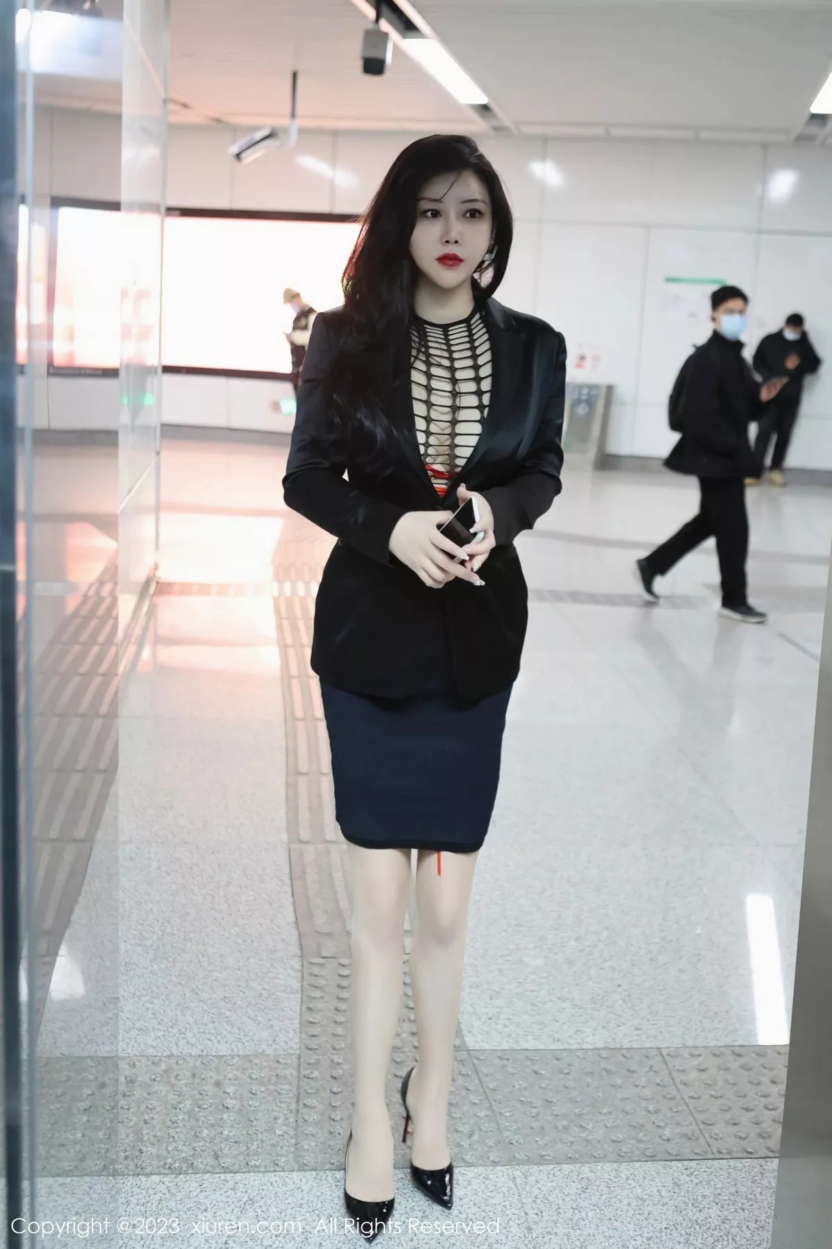 秀人集.com_[XiuRen秀人网]No.6421_模特王婉悠Queen性感浅黑色OL服露红色情趣内衣丰满诱惑写真93P