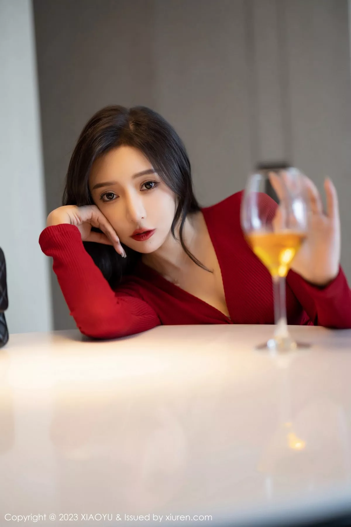 秀人集.com_[XiaoYu画语界]Vol.987_女神王馨瑶yanni红色服饰配黑短裙露浅灰蕾丝内衣完美诱惑写真95P