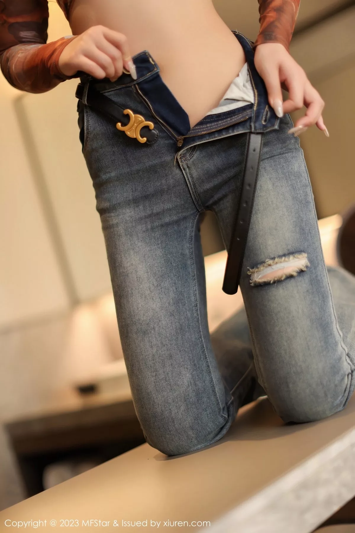 秀人集.com_[MFStar模范学院]Vol.594_模特露露luncy性感橙灰色薄纱服饰配牛仔裤秀曼妙身姿迷人写真60P