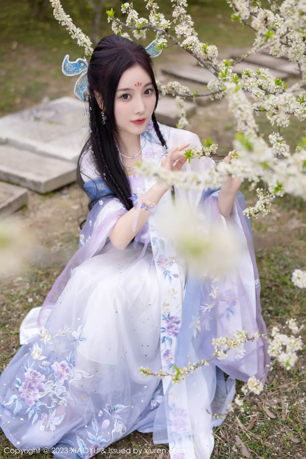 秀人集.com_[XiaoYu画语界]Vol.970_女神杨晨晨Yome脱淡蓝紫色古装服露白色蕾丝内衣完美诱惑写真91P