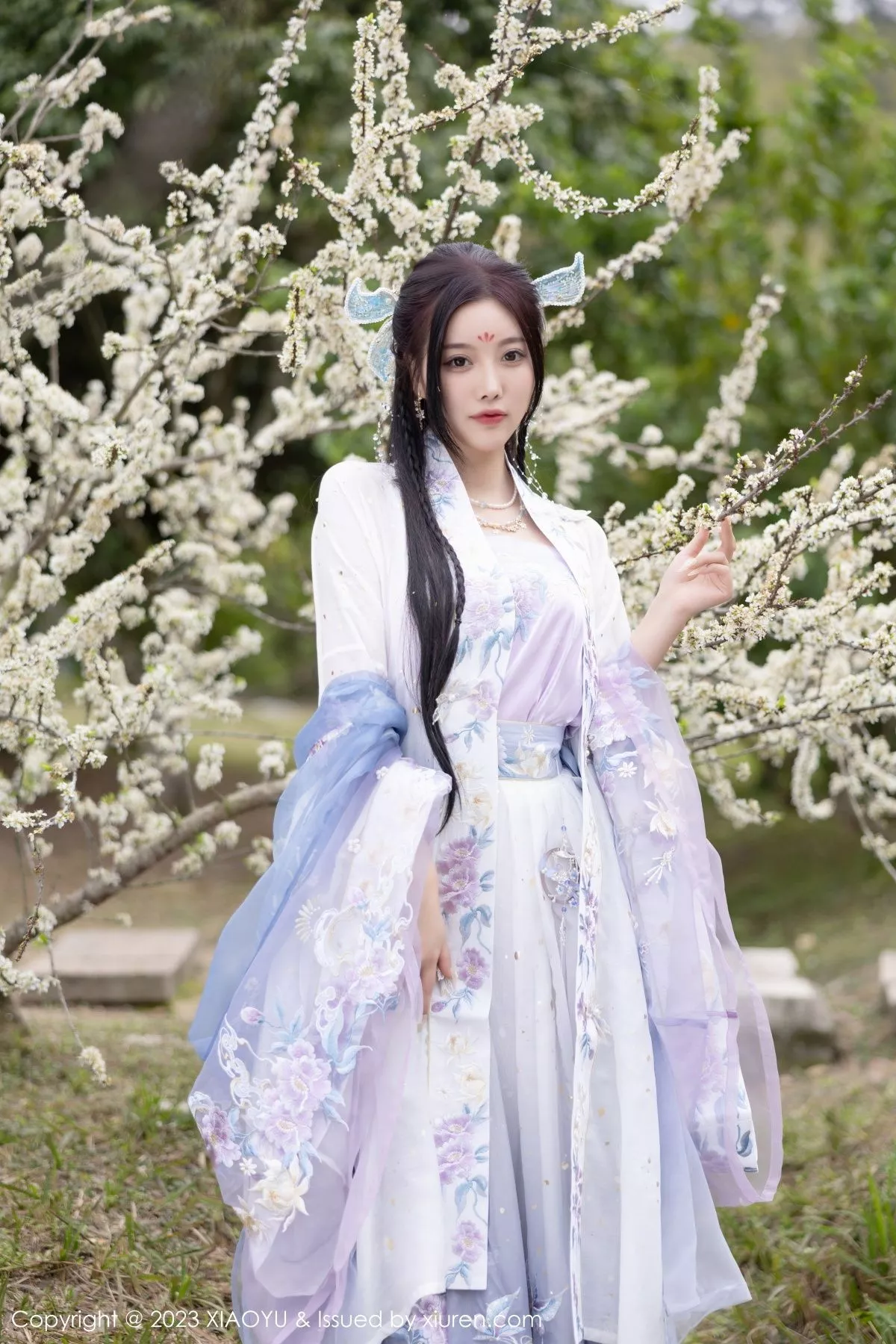 秀人集.com_[XiaoYu画语界]Vol.970_女神杨晨晨Yome脱淡蓝紫色古装服露白色蕾丝内衣完美诱惑写真91P