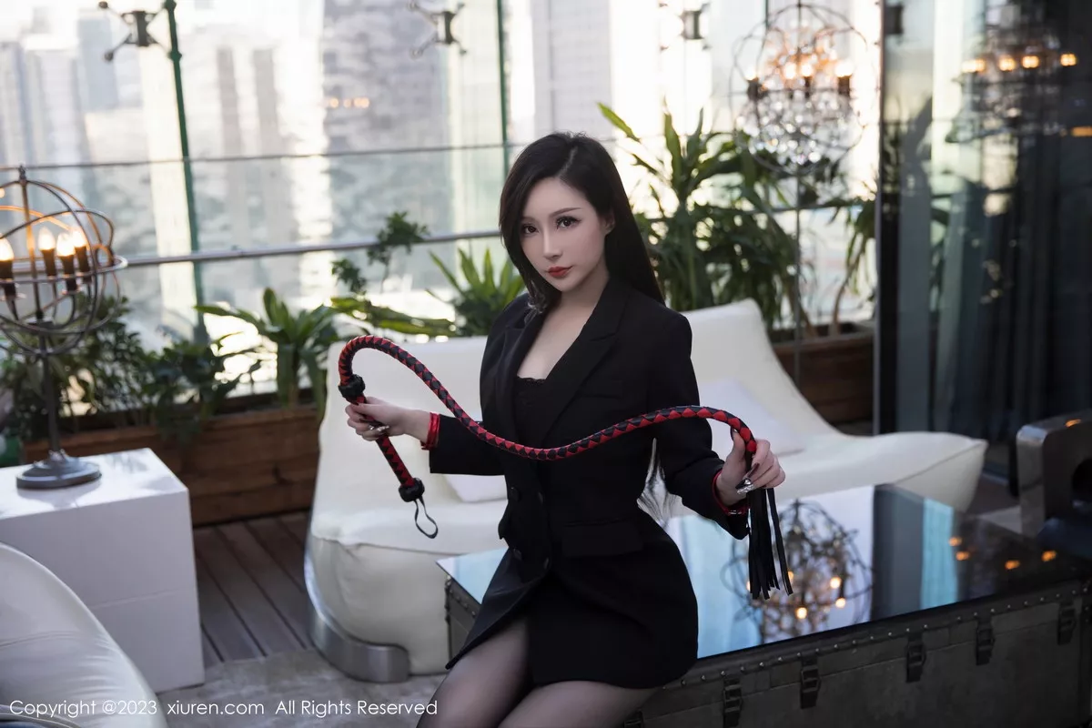 秀人集.com_[XiuRen秀人网]No.6294_新人模特大琪琪Emily脱黑色外衣露红色情趣内衣秀玲珑身段写真95P