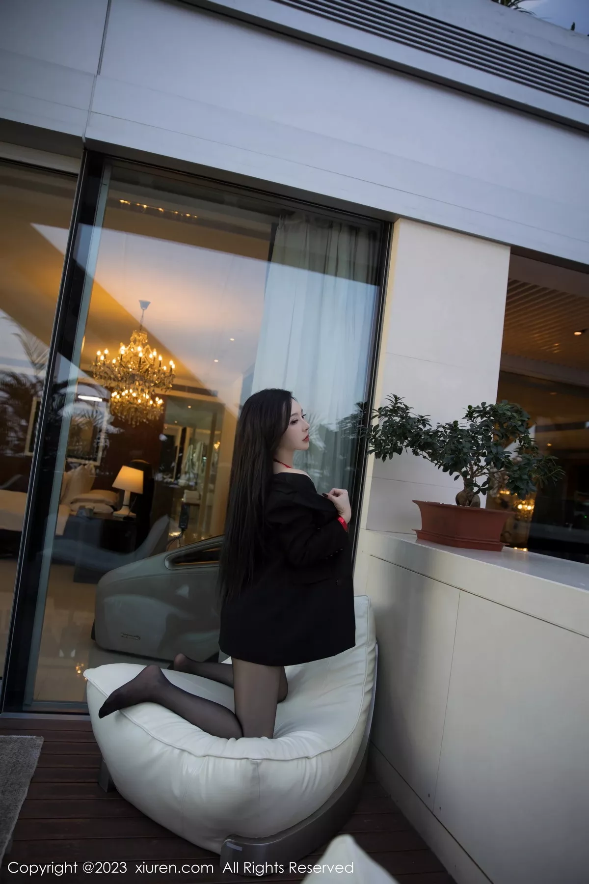 秀人集.com_[XiuRen秀人网]No.6294_新人模特大琪琪Emily脱黑色外衣露红色情趣内衣秀玲珑身段写真95P