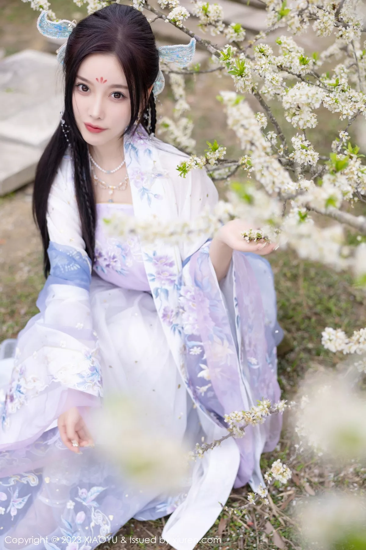 秀人集.com_[XiaoYu画语界]Vol.970_女神杨晨晨Yome脱淡蓝紫色古装服露白色蕾丝内衣完美诱惑写真91P