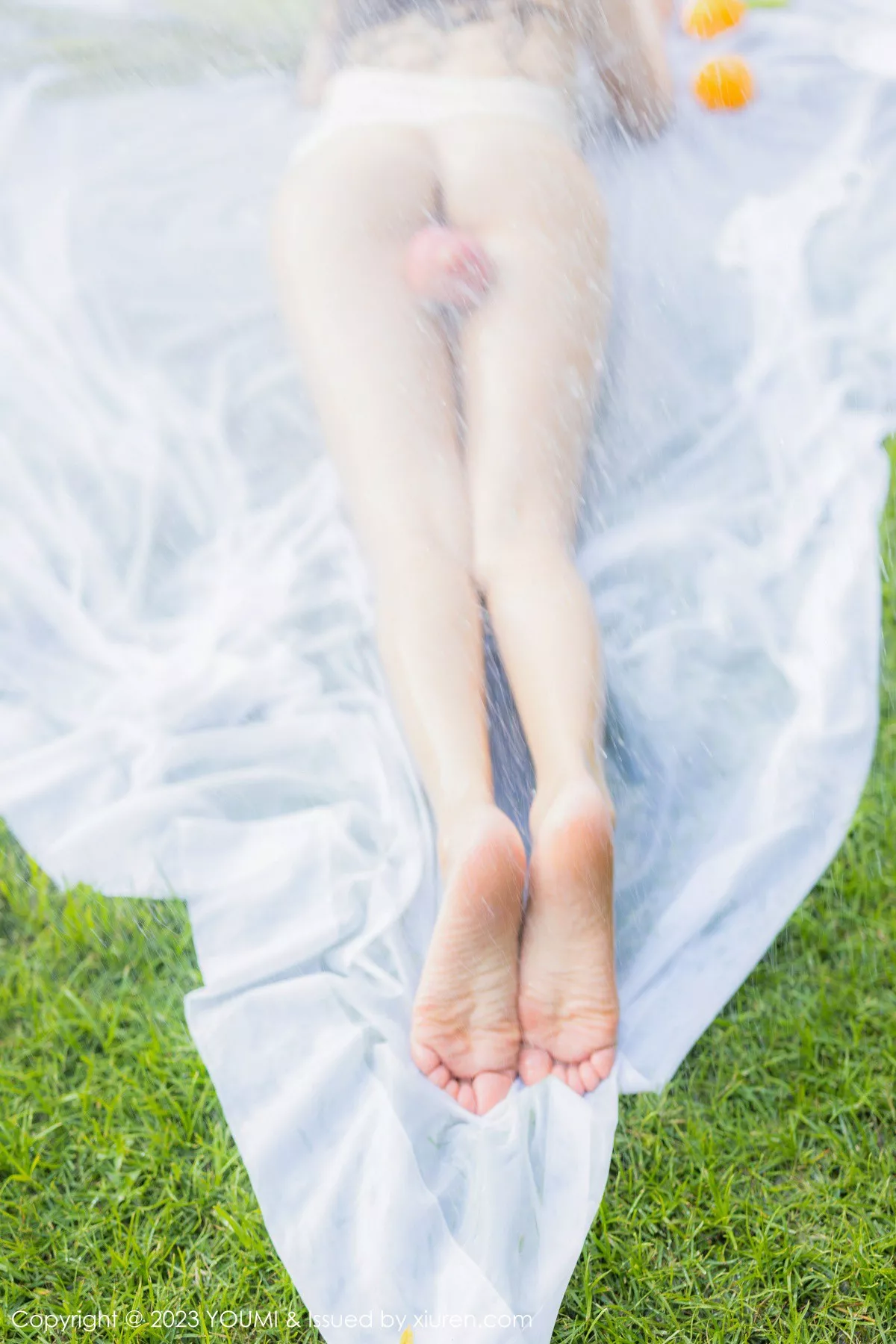 秀人集.com_[YouMi尤蜜荟]Vol.915_模特laura阿姣泰国旅拍泳池边白色吊带短裙秀曼妙身姿诱惑写真91P