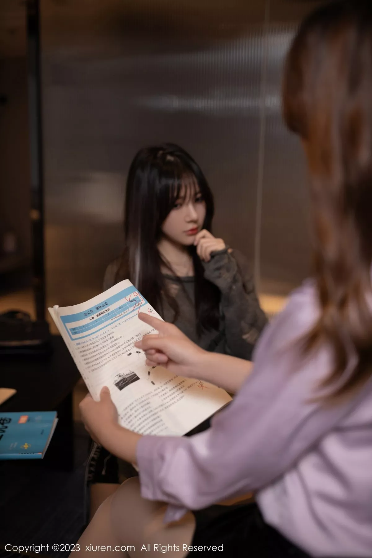 秀人集.com_[XiuRen秀人网]No.6436_模特鱼子酱Fish考试危机主题性感灰上衣配黑短裙迷人诱惑写真82P