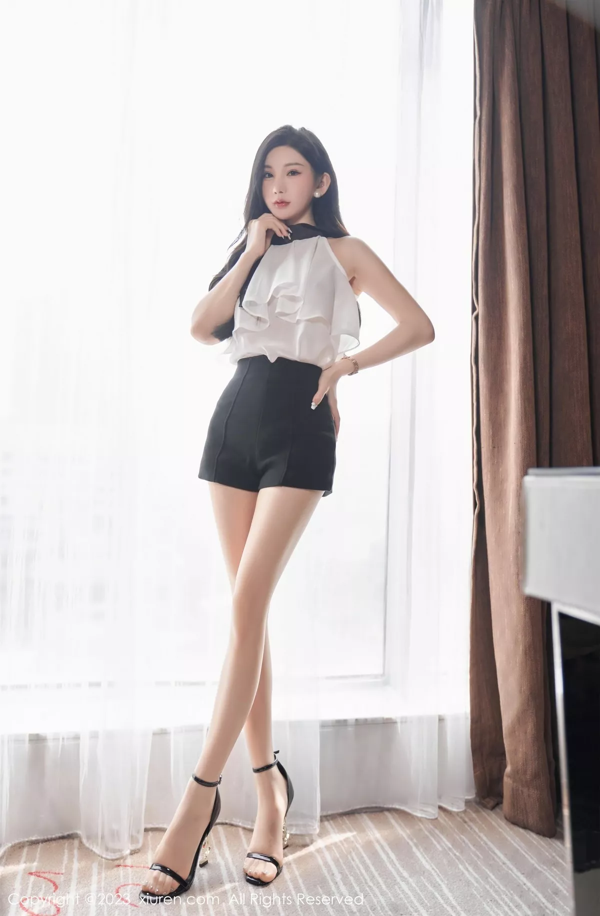 秀人集.com_[XiuRen秀人网]No.6435_女神周于希Sally澳门旅拍白色薄纱服饰配超薄肉丝撩人诱惑写真83P