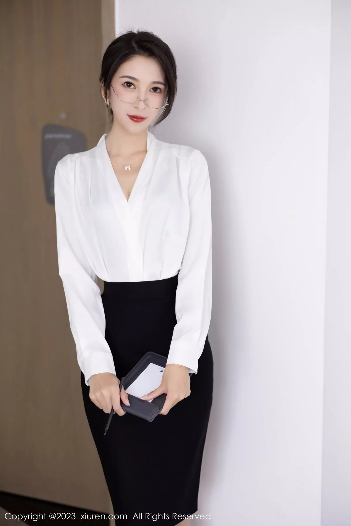 秀人集.com_[XiuRen秀人网]No.6439_模特林乐一性感白色上衣配黑短裙露黑色蕾丝内衣妩媚诱惑写真86P