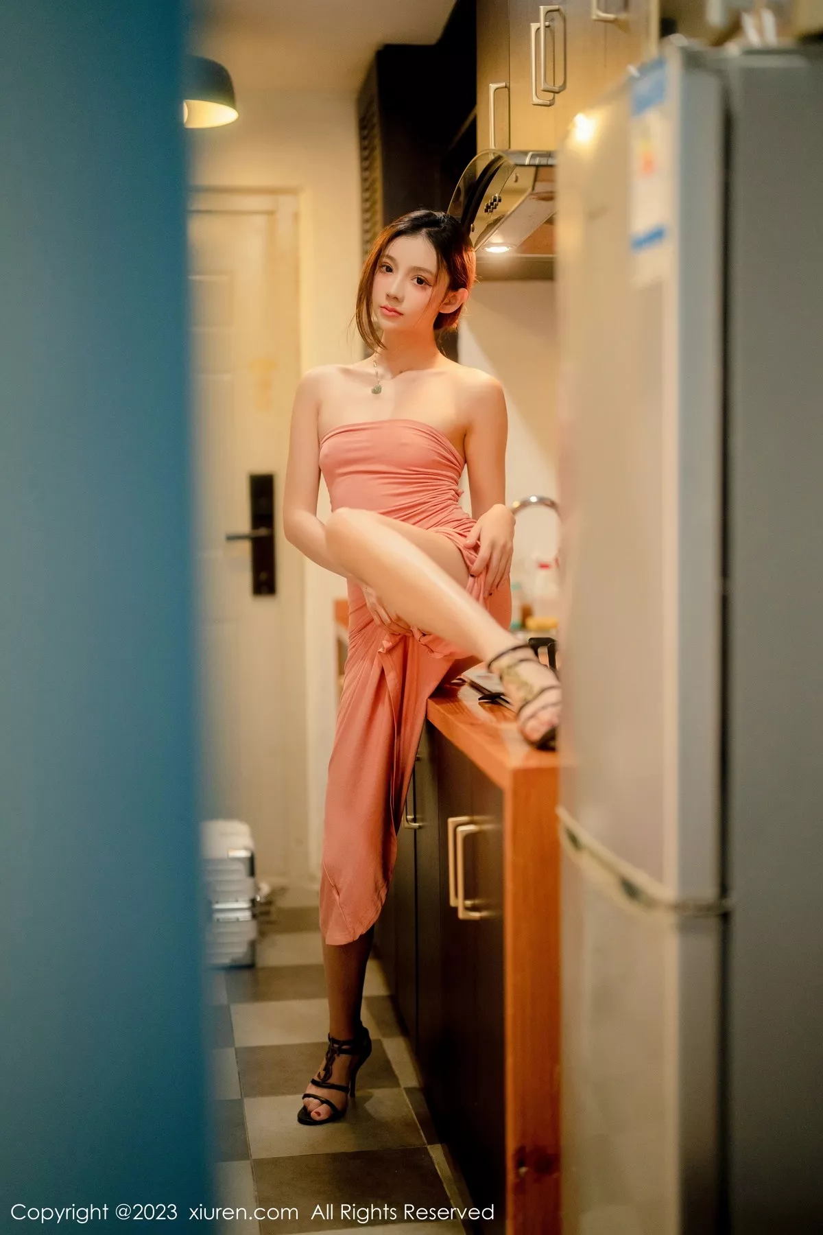 秀人集.com_[XiuRen秀人网]No.6437_模特加朵babe私房性感粉色露肩连衣裙真空秀魔鬼身材诱惑写真105P