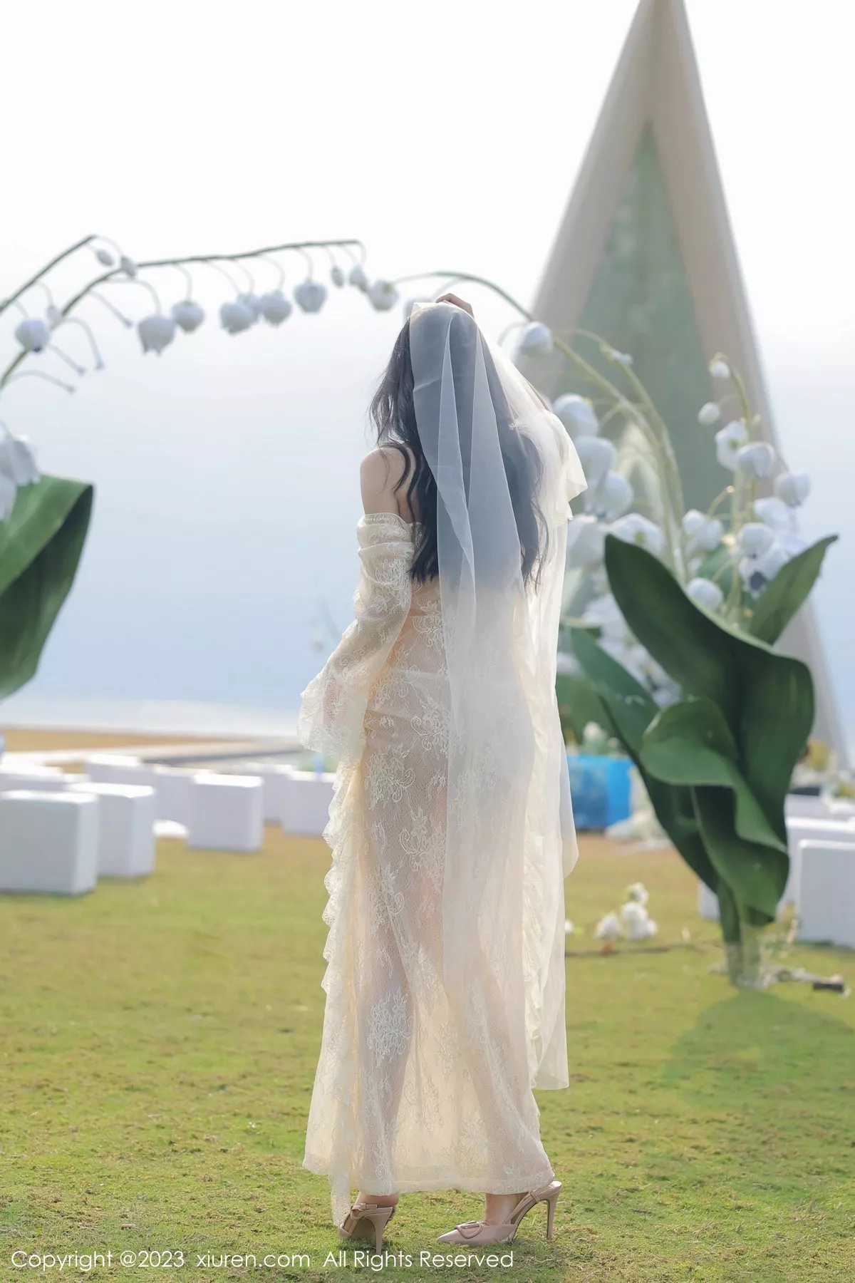 秀人集.com_[XiuRen秀人网]No.6303_模特尹甜甜海南旅拍性感白色蕾丝婚纱透视秀完美身材诱惑写真54P