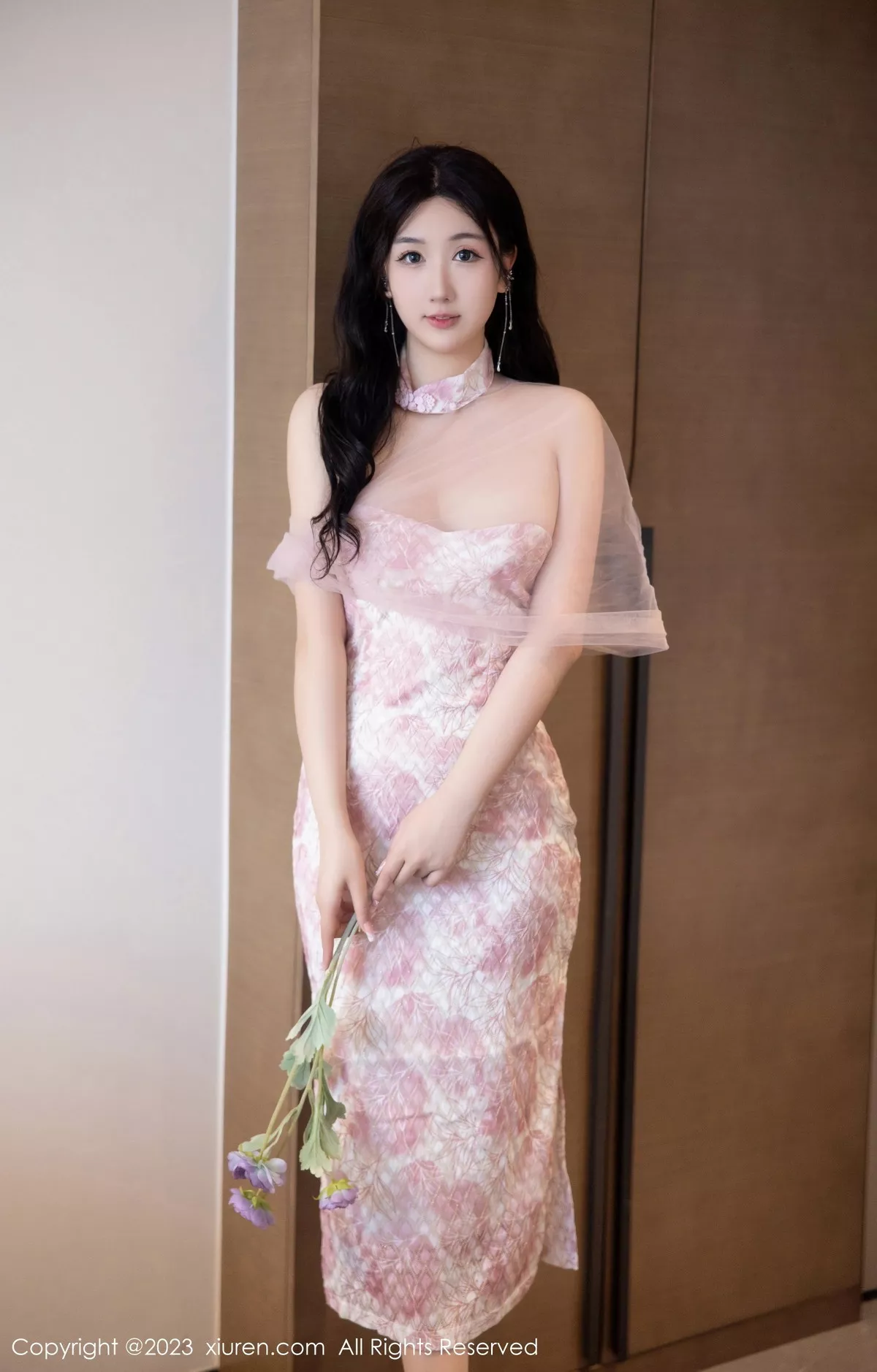 秀人集.com_[XiuRen秀人网]No.6313_模特江真真性感粉色露肩连衣短裙配超薄无内肉丝惹火诱惑写真76P