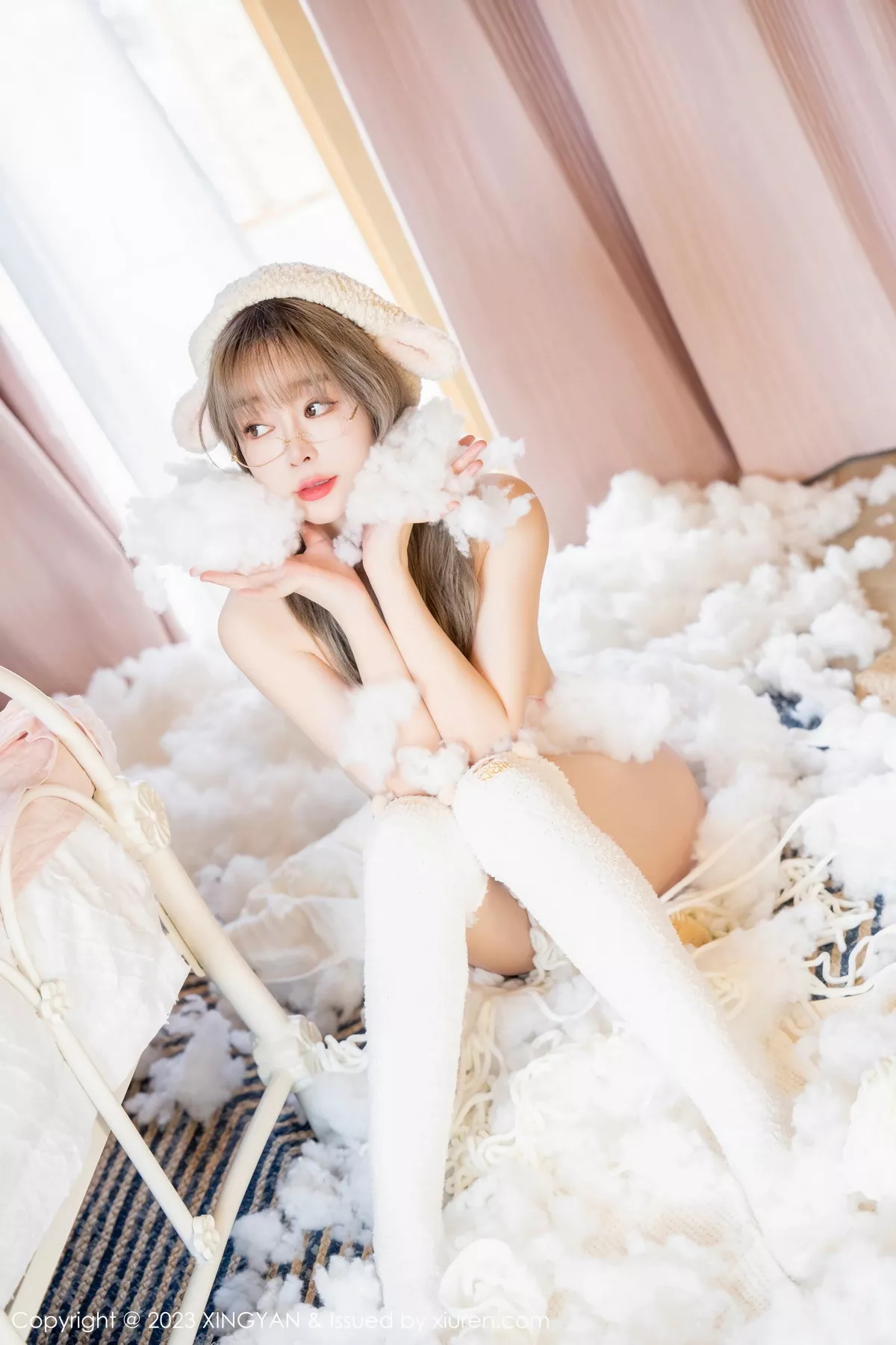 秀人集.com_[XINGYAN星颜社]VOL.175_女神王雨纯居家女友装扮性感白色真空服饰秀惹火身材诱惑写真80P