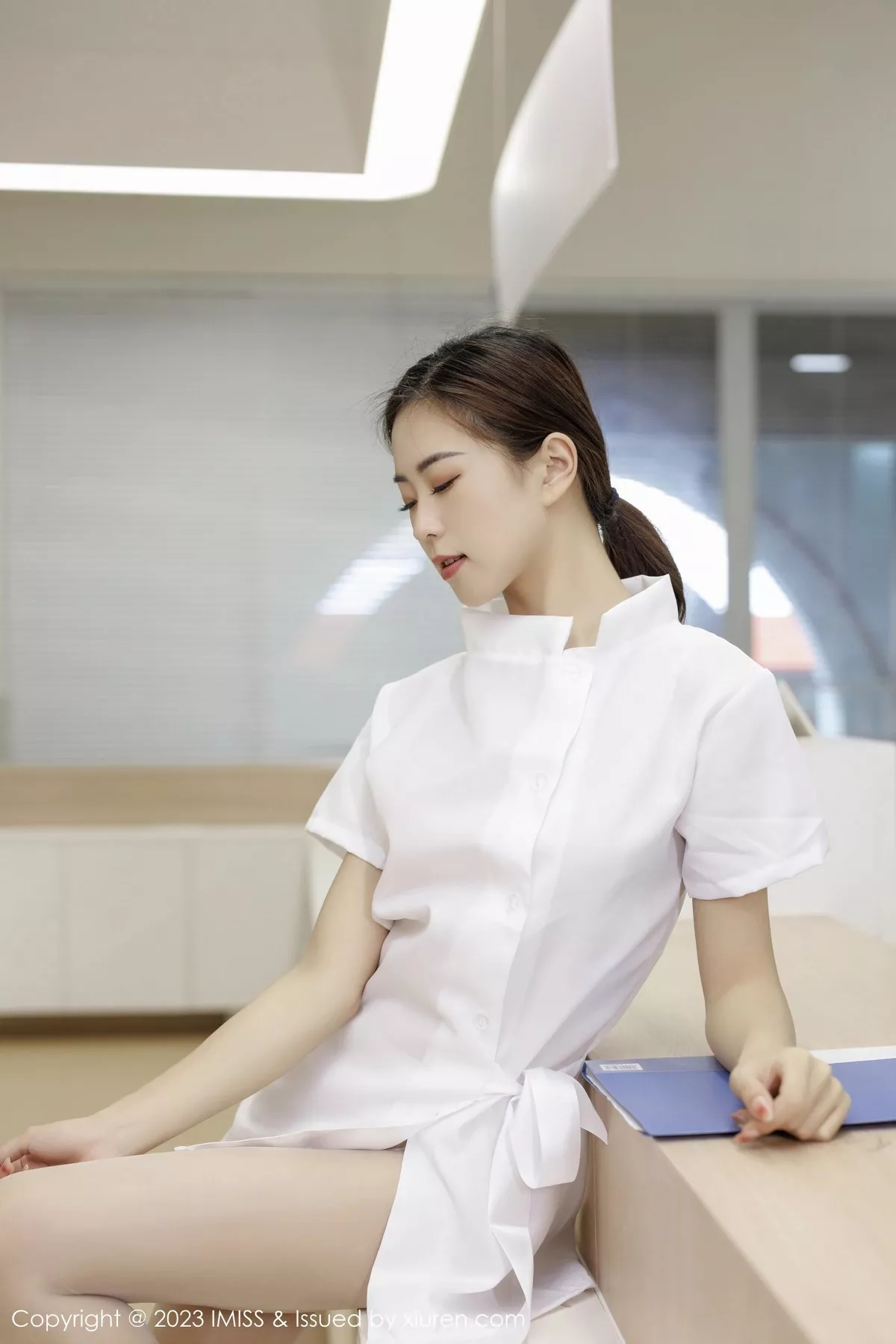 秀人集.com_[IMISS爱蜜社]Vol.726_模特杨紫嫣candy性感白色护士服露浅色内衣配原色丝袜诱惑写真61P