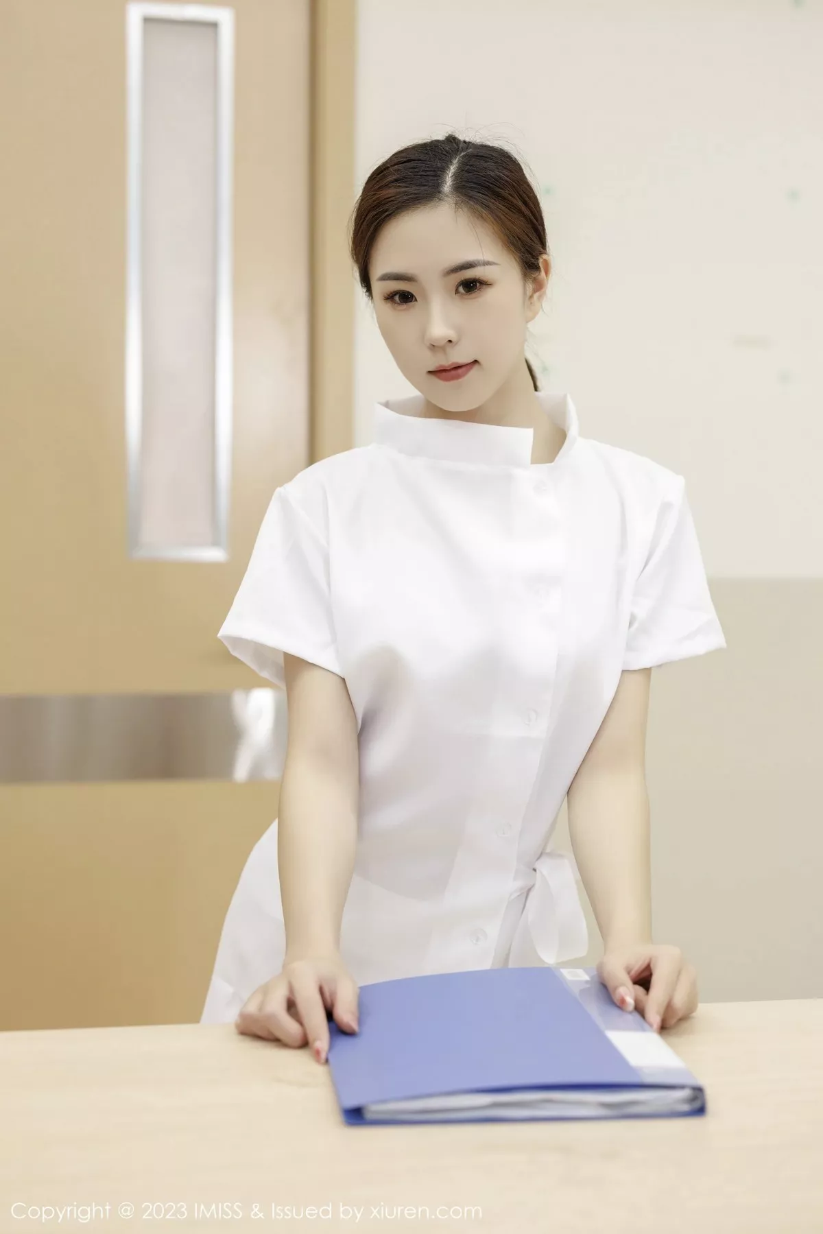 秀人集.com_[IMISS爱蜜社]Vol.726_模特杨紫嫣candy性感白色护士服露浅色内衣配原色丝袜诱惑写真61P