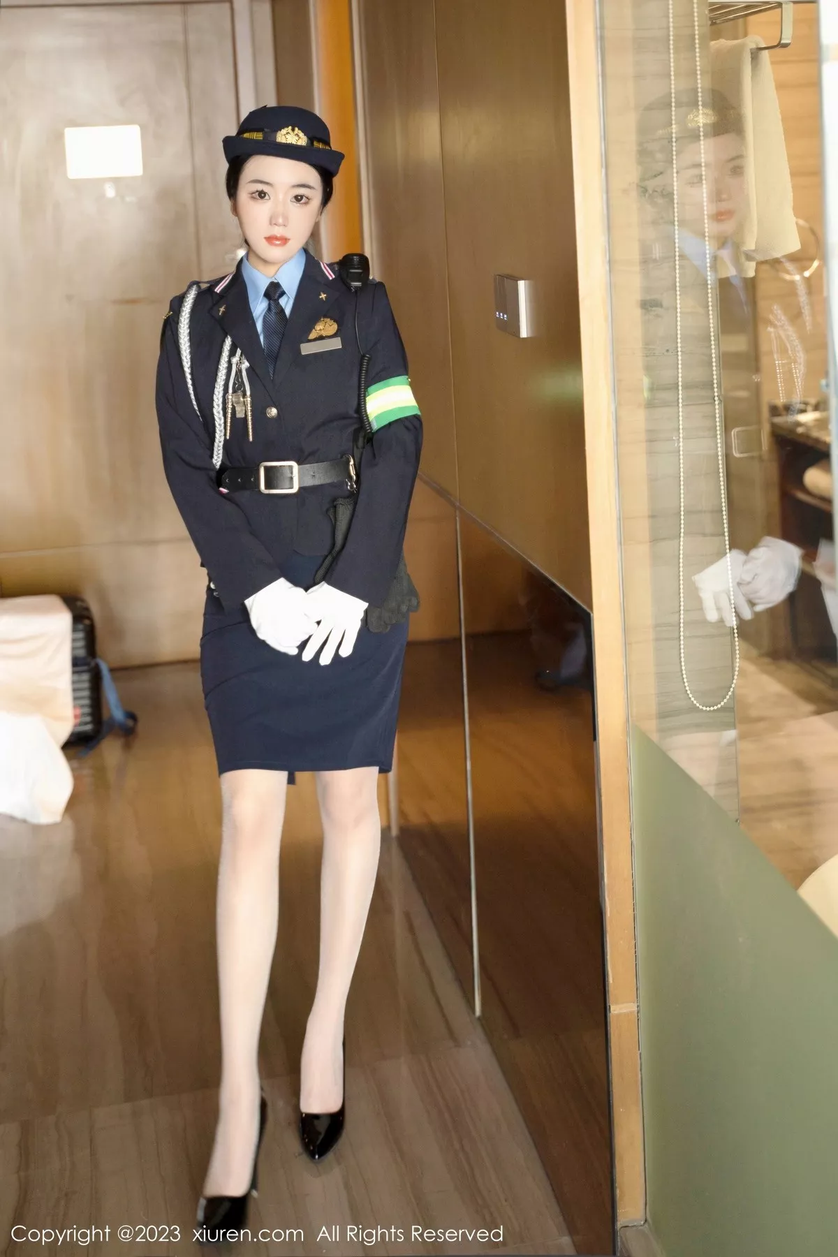 秀人集.com_[XiuRen秀人网]No.6497_模特汐汐爱吃草莓脱搜查官制服露性感内衣秀丰满身材诱惑写真85P