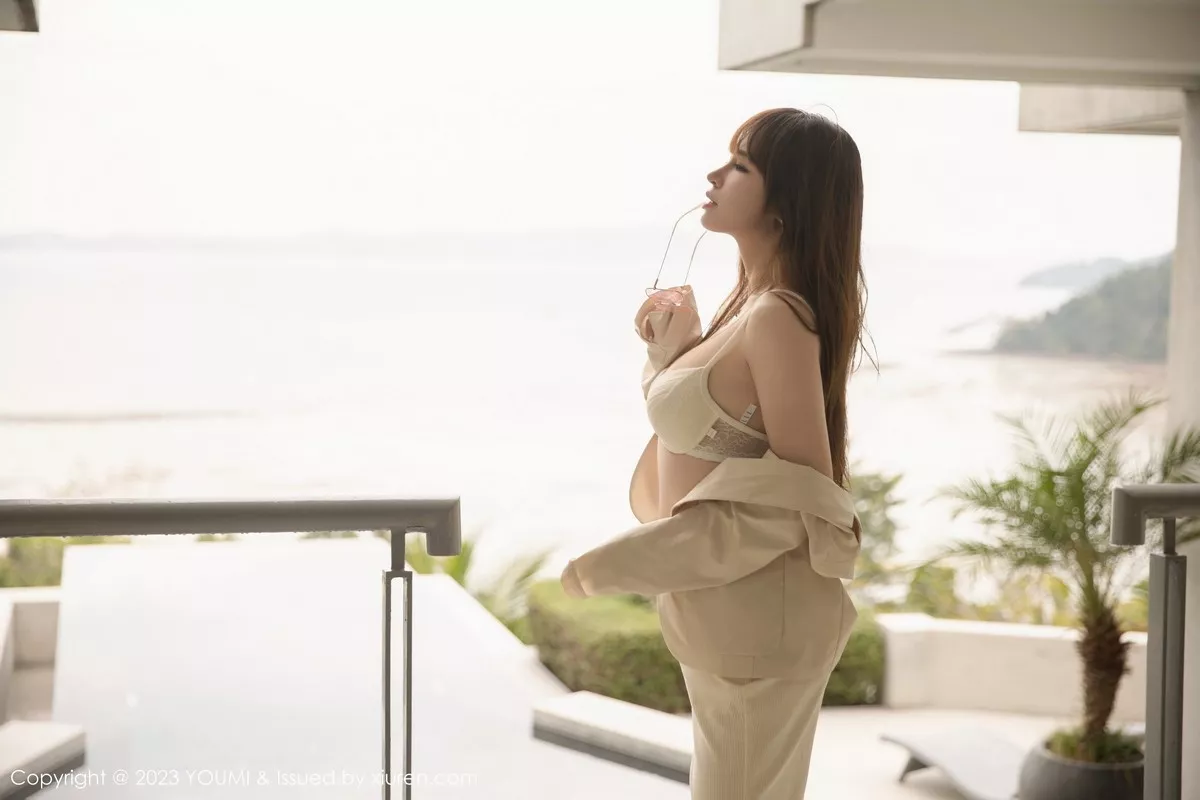 秀人集.com_[YouMi尤蜜荟]Vol.921_模特icy猪脱简约浅色服露白色蕾丝内衣秀凹凸身材撩人诱惑写真65P