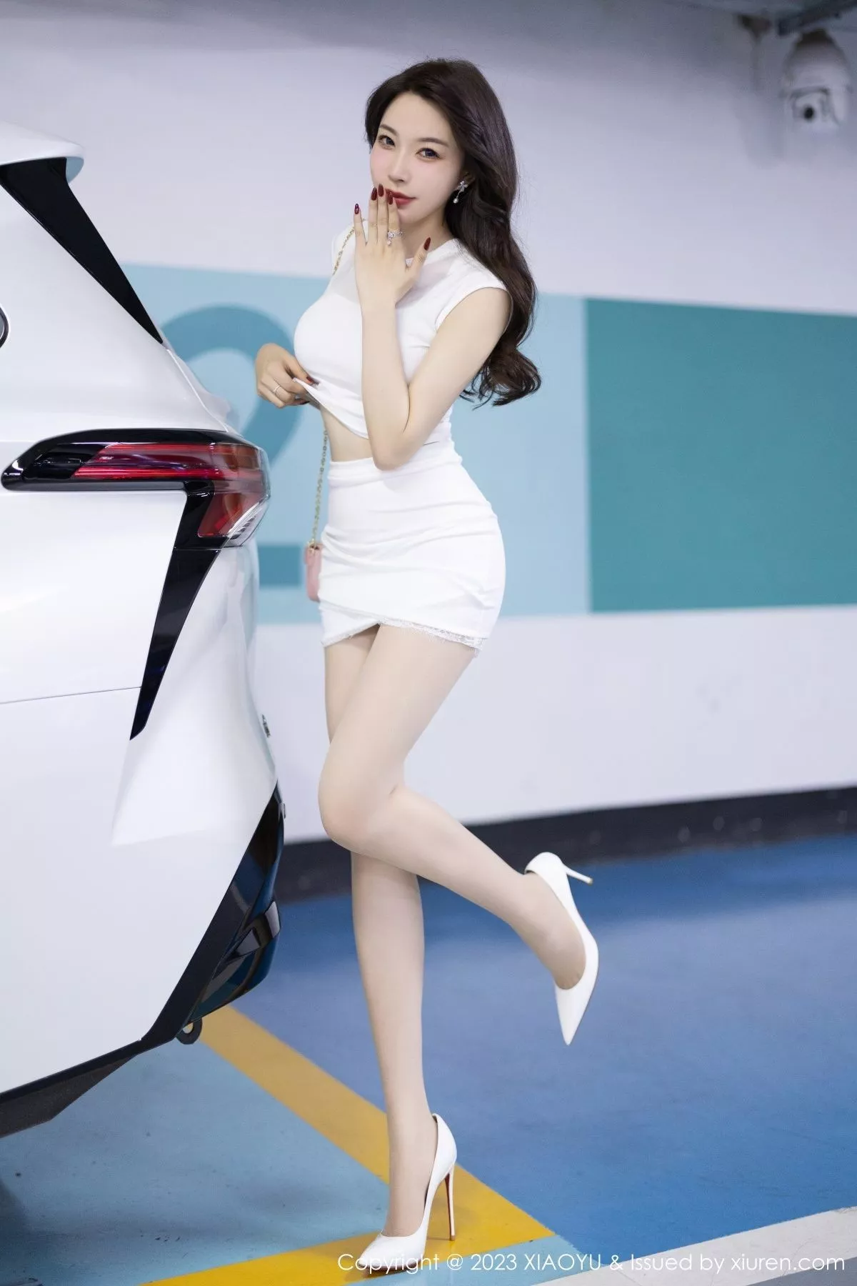 秀人集.com_[XiaoYu画语界]Vol.998_女神徐莉芝Booty白色短款上衣配白短裙露性感蕾丝内衣诱惑写真86P