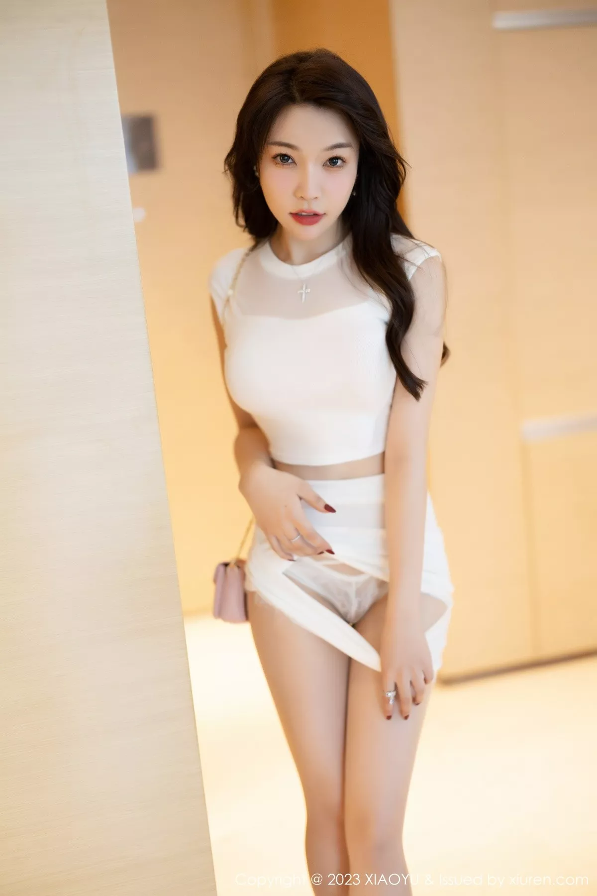 秀人集.com_[XiaoYu画语界]Vol.998_女神徐莉芝Booty白色短款上衣配白短裙露性感蕾丝内衣诱惑写真86P