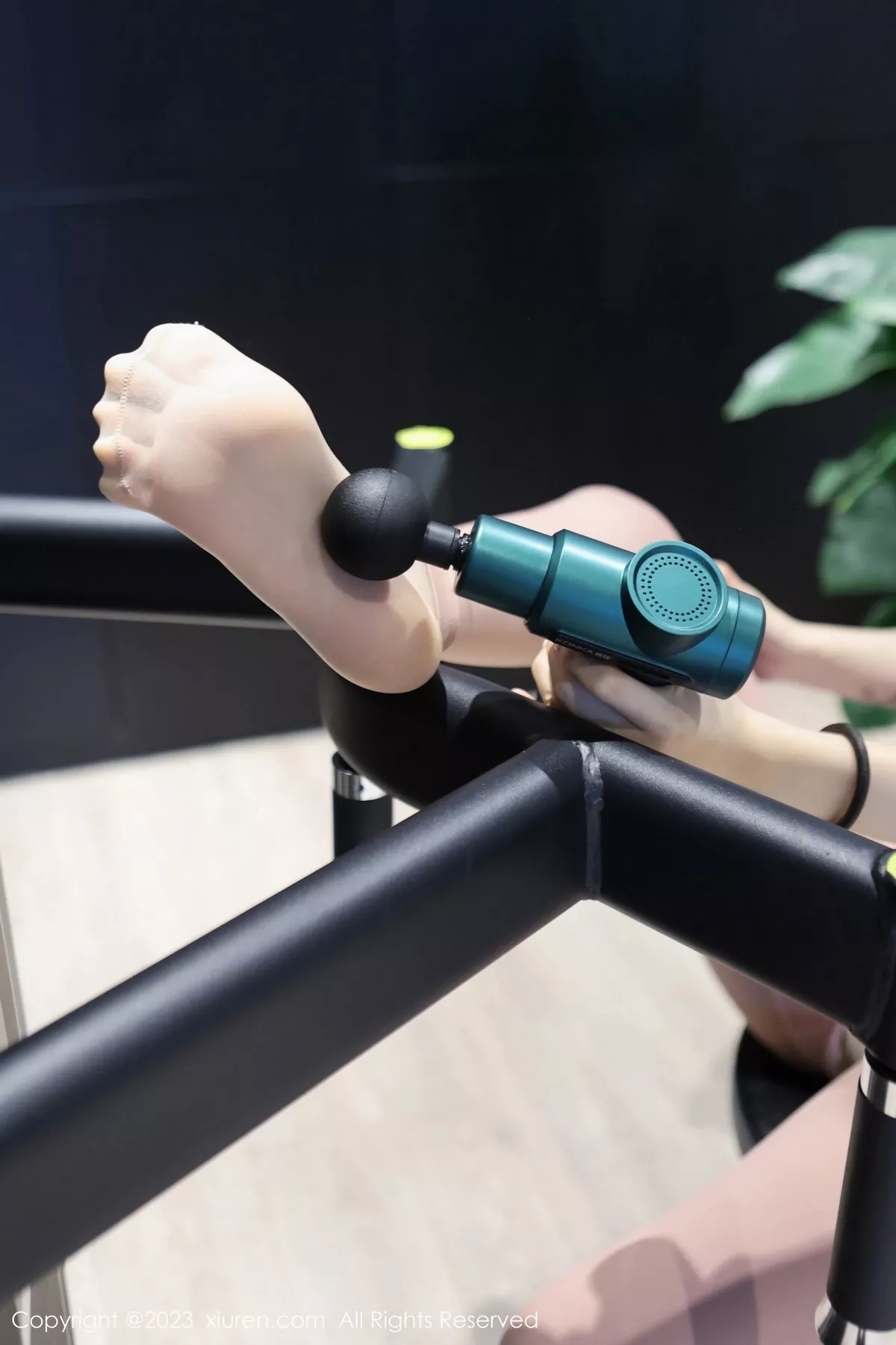 秀人集.com_[XiuRen秀人网]No.6506_模特乔一一健身场景性感白色运动内衣配淡红丝袜撩人诱惑写真82P